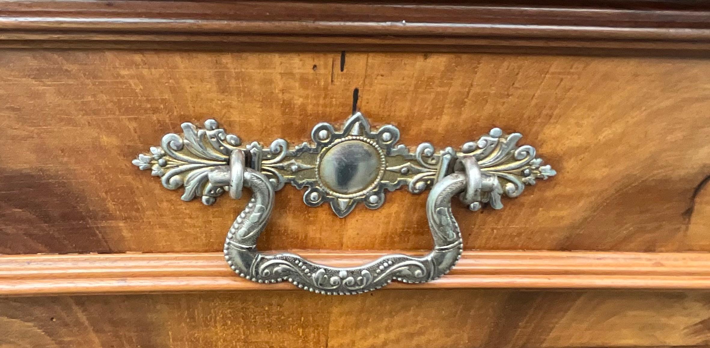 Commode Louis Philippe in radica di noce con piano in marmo di Saint-Anne, XIX secolo in vendita 12
