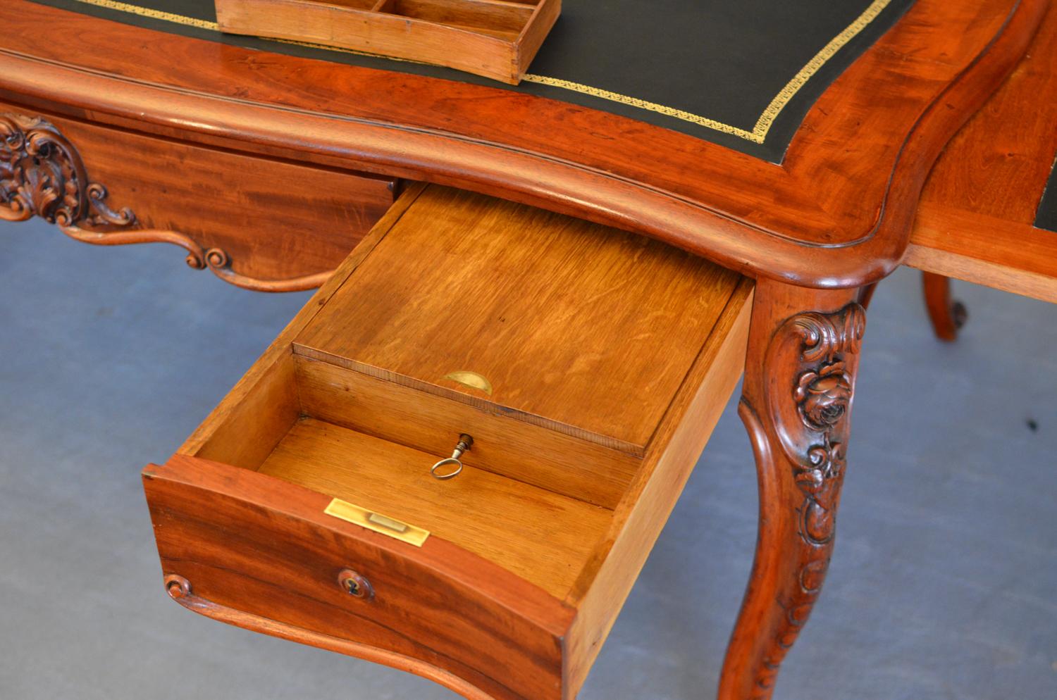 Louis Philippe Desk in Light Mahogany and French Leather from 1835 Restored 7