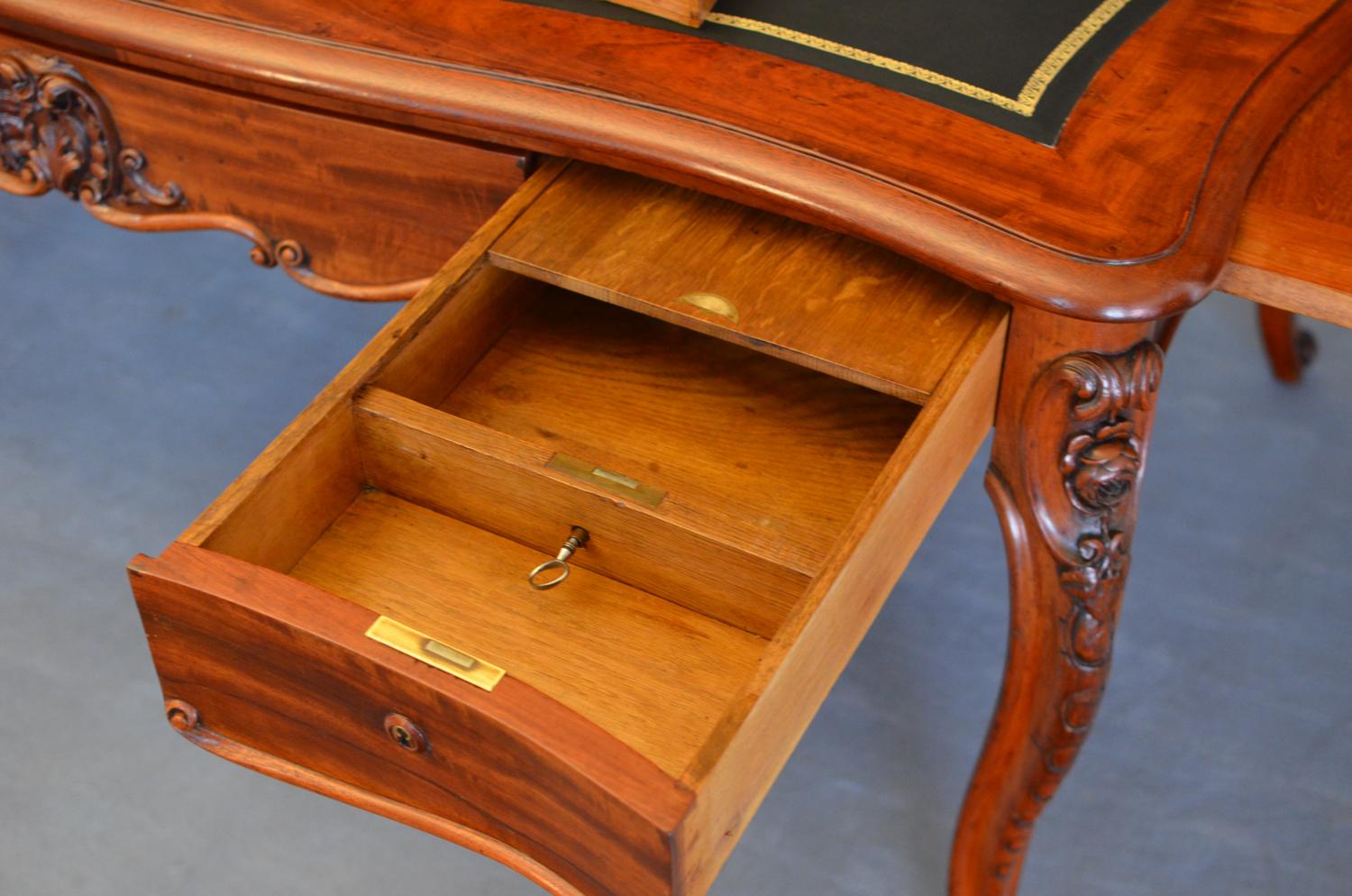 Louis Philippe Desk in Light Mahogany and French Leather from 1835 Restored 8