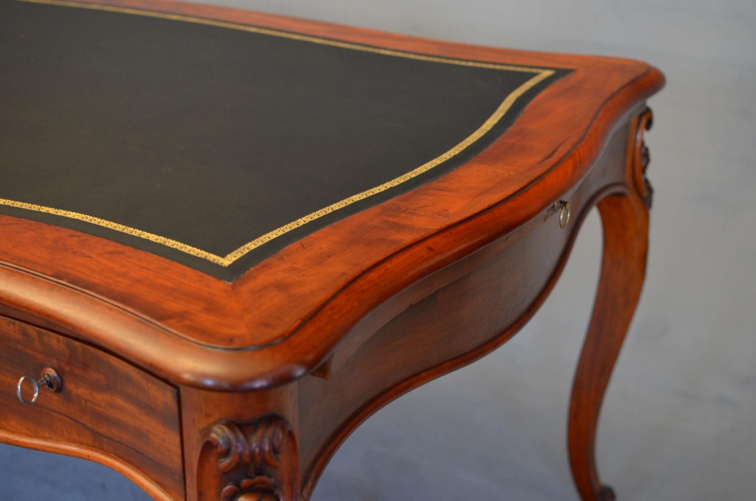 Louis Philippe Desk in Light Mahogany and French Leather from 1835 Restored 11