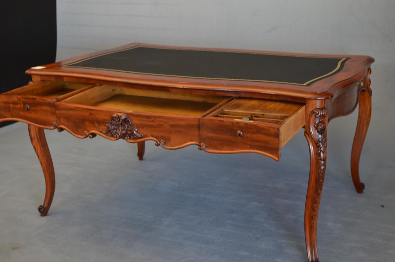 Louis Philippe Desk in Light Mahogany and French Leather from 1835 Restored 14
