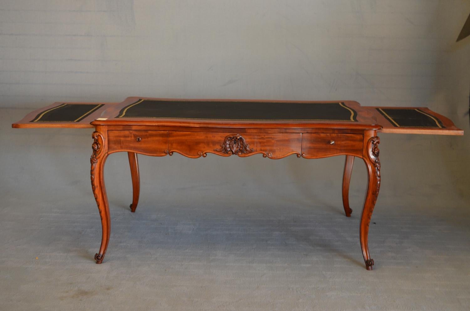 Louis Philippe Desk in Light Mahogany and French Leather from 1835 Restored 4
