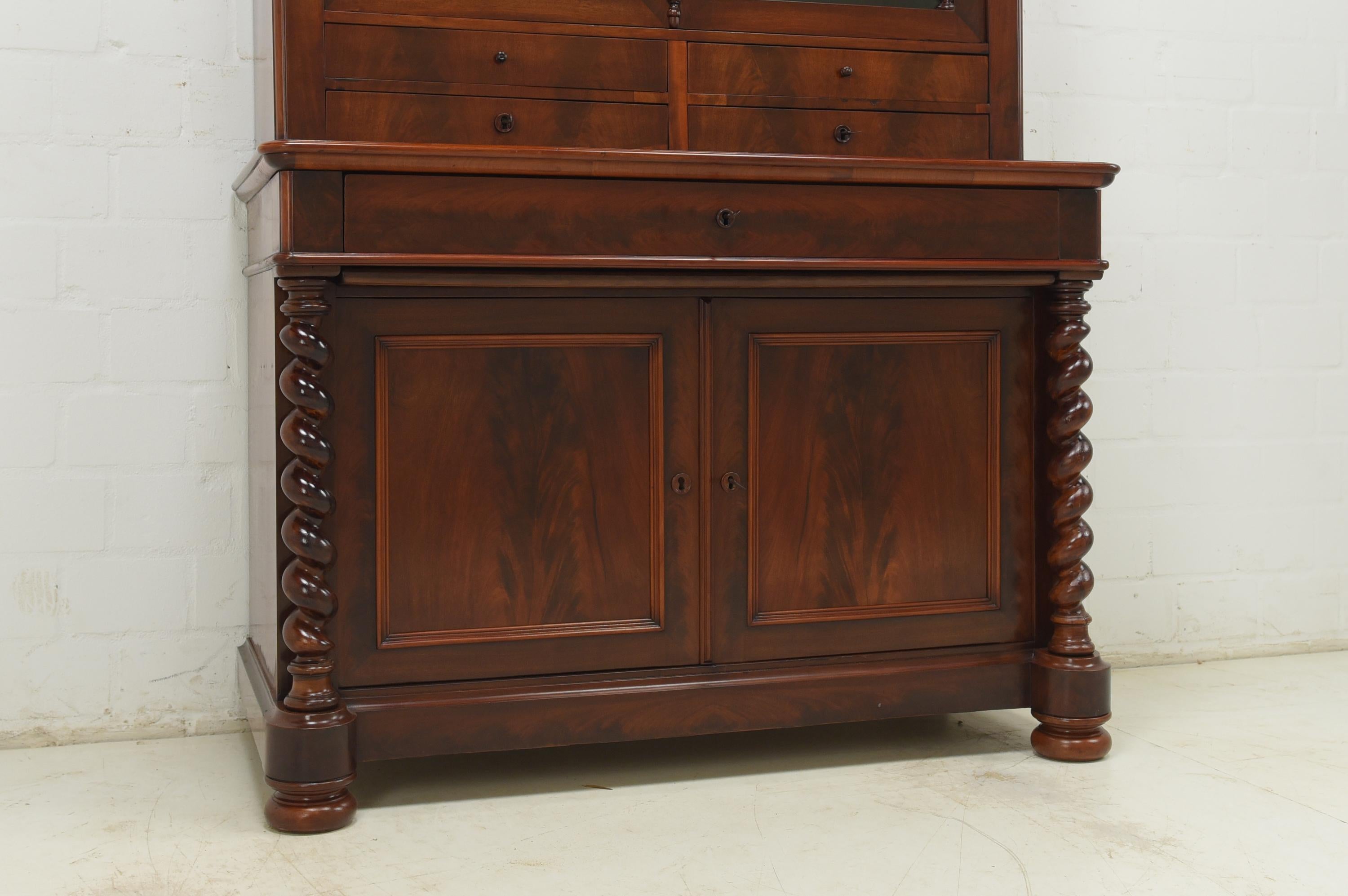 Louis Philippe Display Cabinet / Buffet Cabinet in Mahogany, circa 1880 For Sale 6
