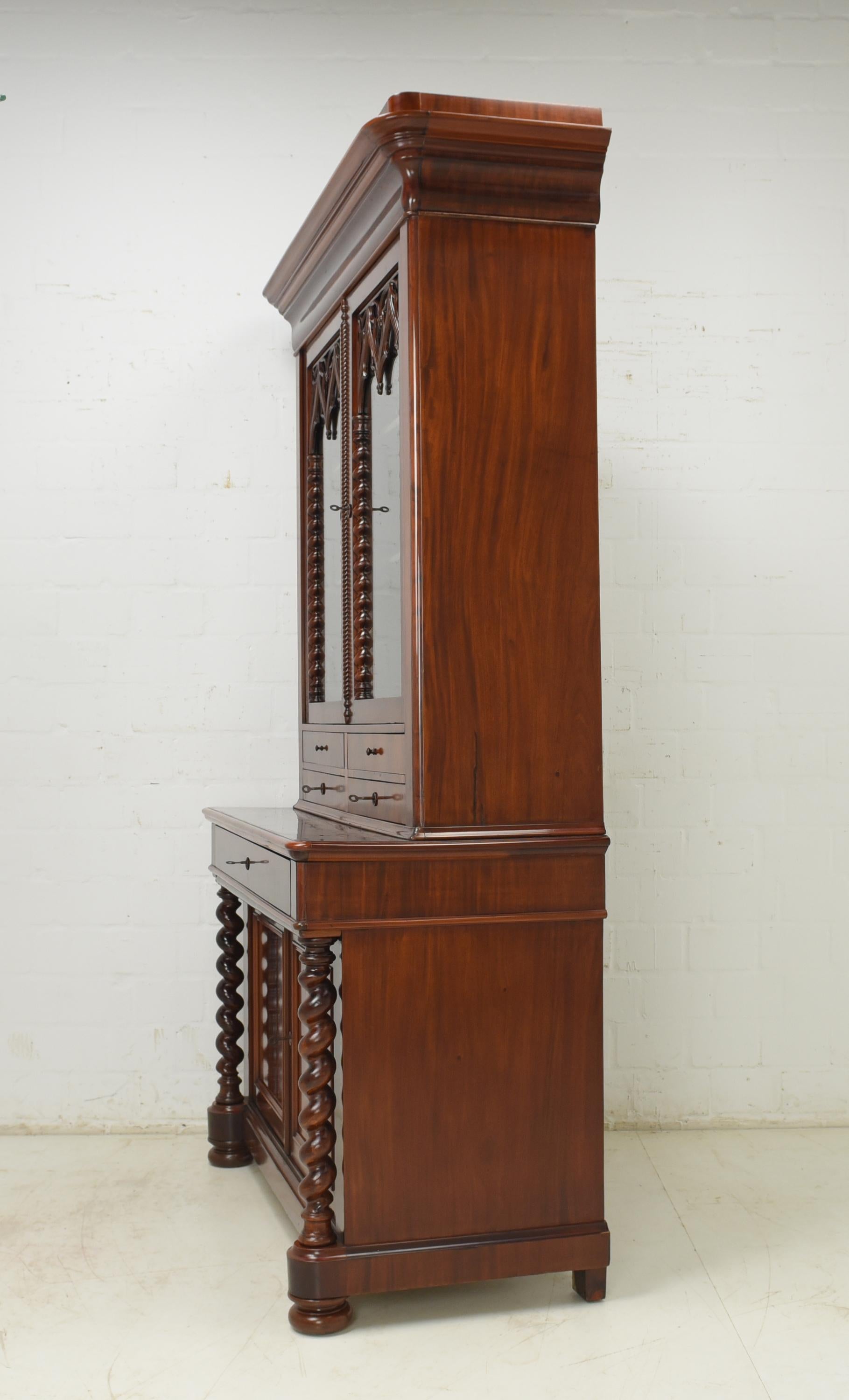 Louis Philippe Display Cabinet / Buffet Cabinet in Mahogany, circa 1880 For Sale 8