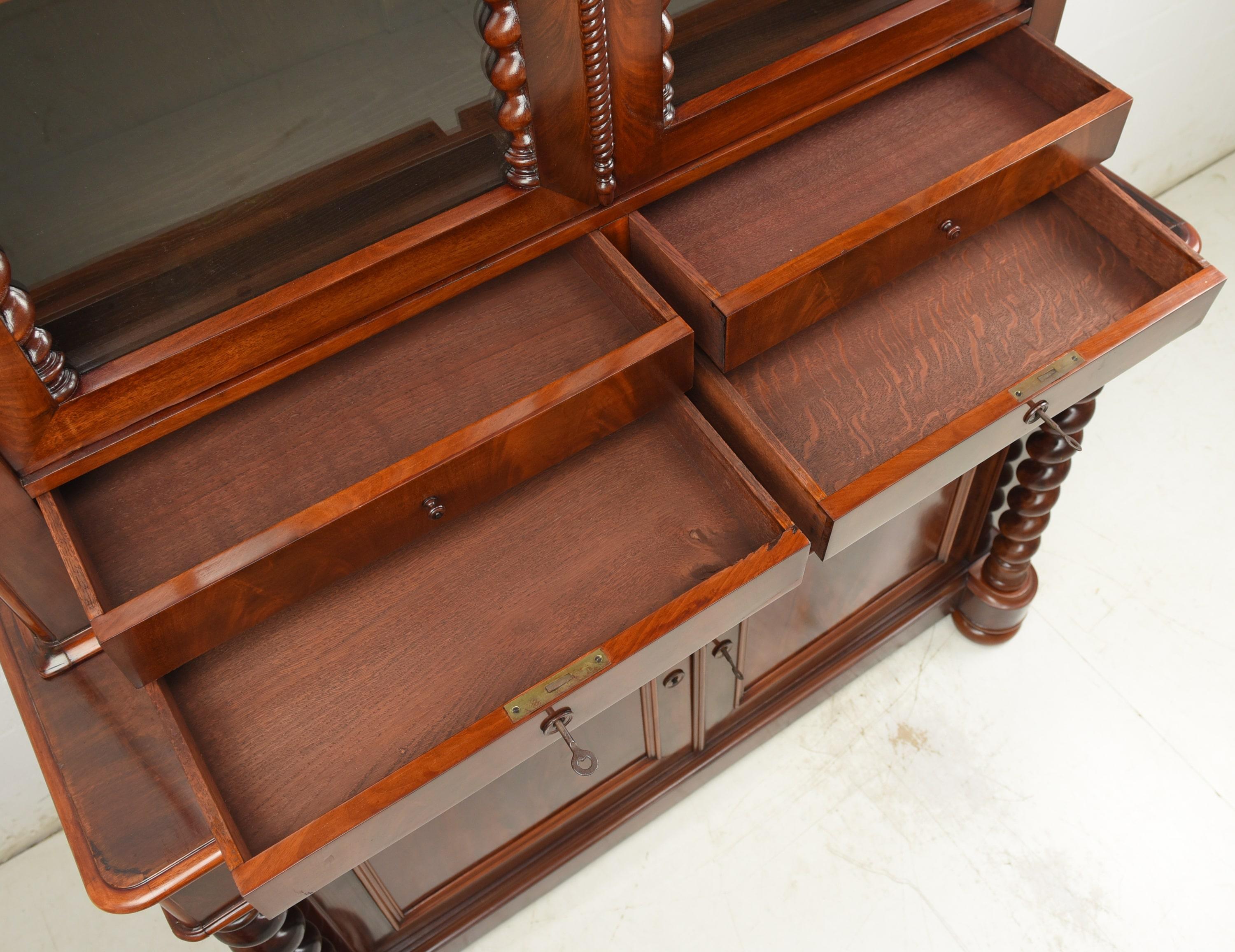 Louis Philippe Display Cabinet / Buffet Cabinet in Mahogany, circa 1880 For Sale 1