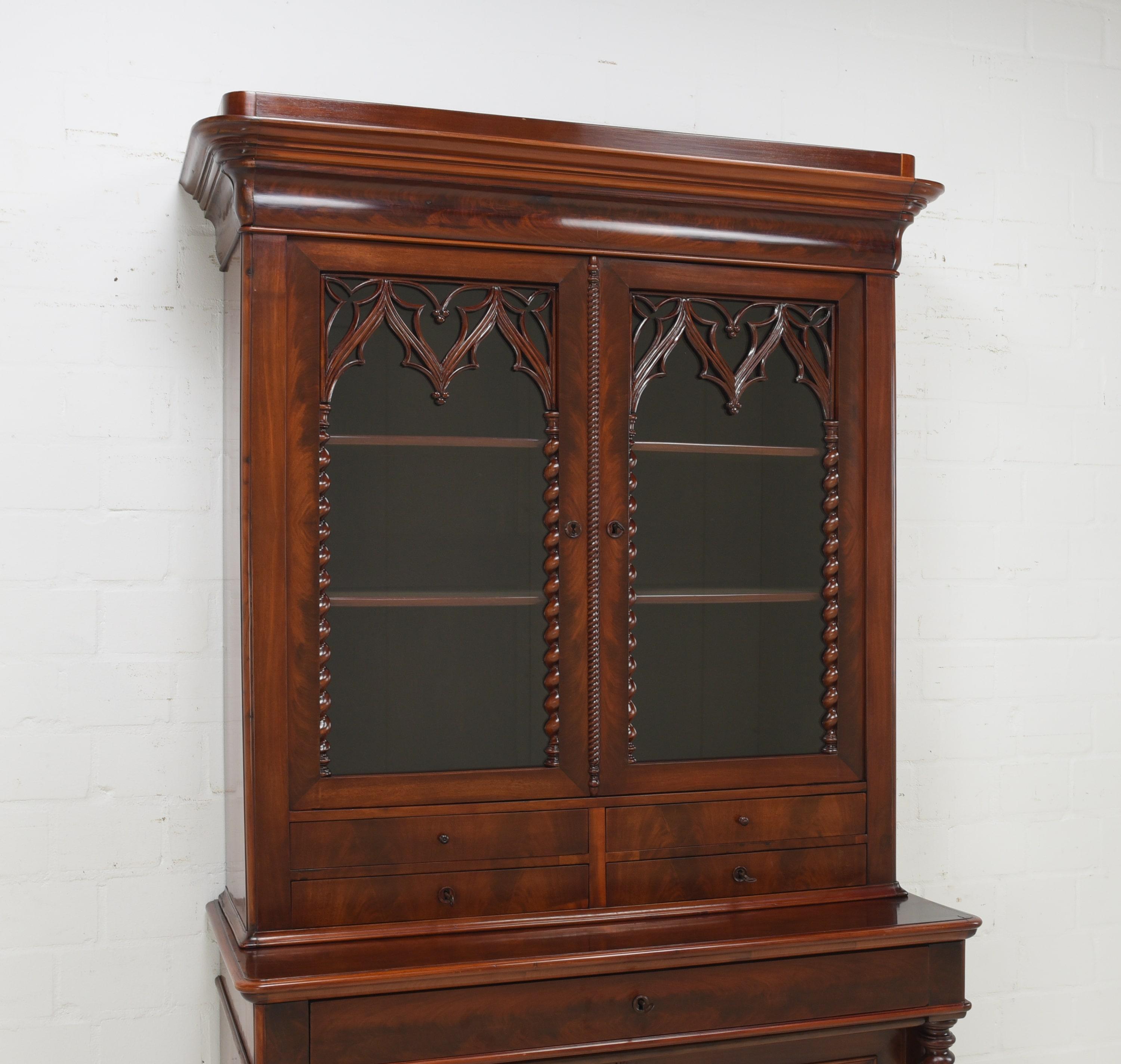 Louis Philippe Display Cabinet / Buffet Cabinet in Mahogany, circa 1880 For Sale 5
