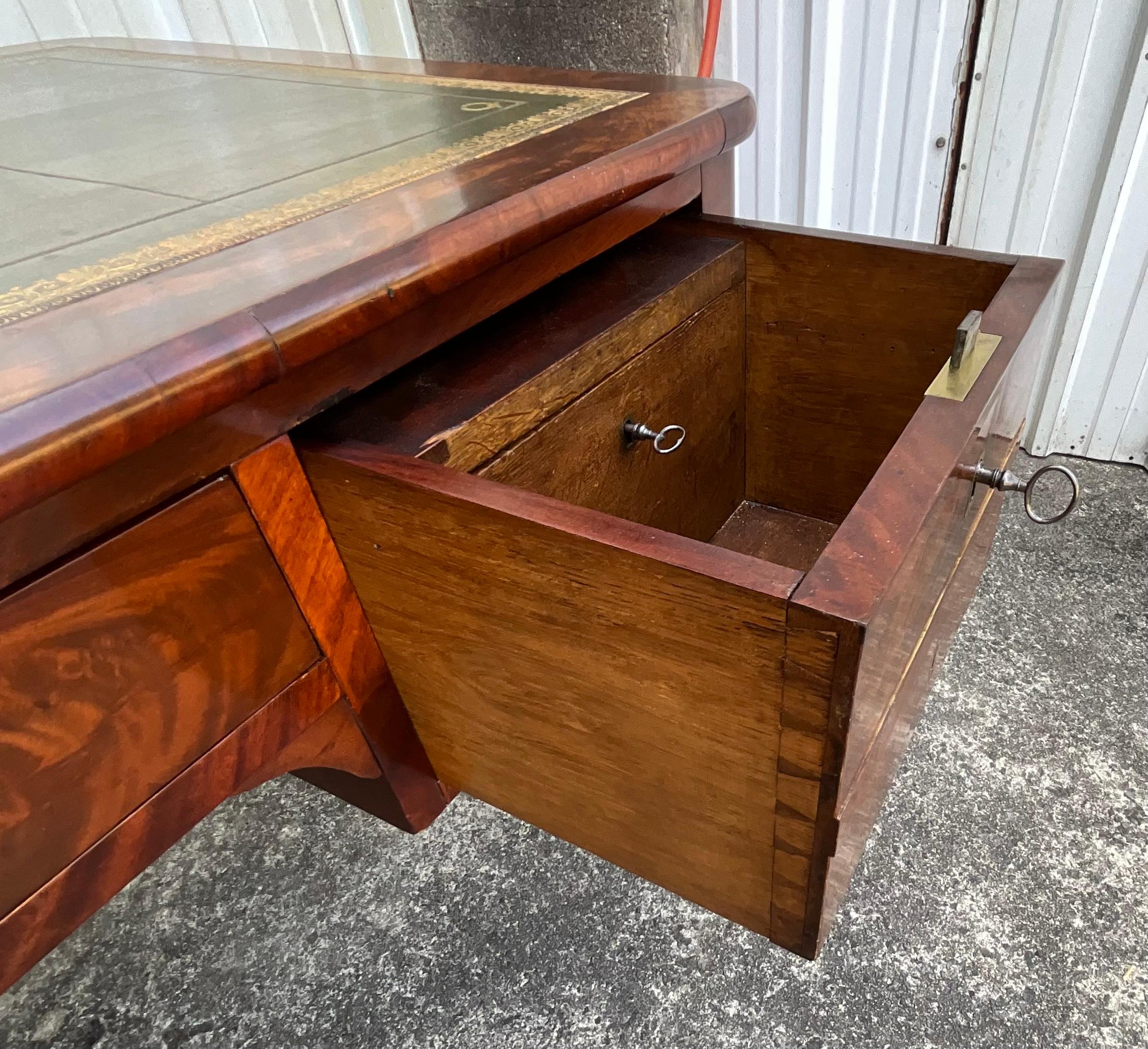 Louis-philippe Flat Desk In Flamed Mahogany, Mid-19th Century For Sale 8