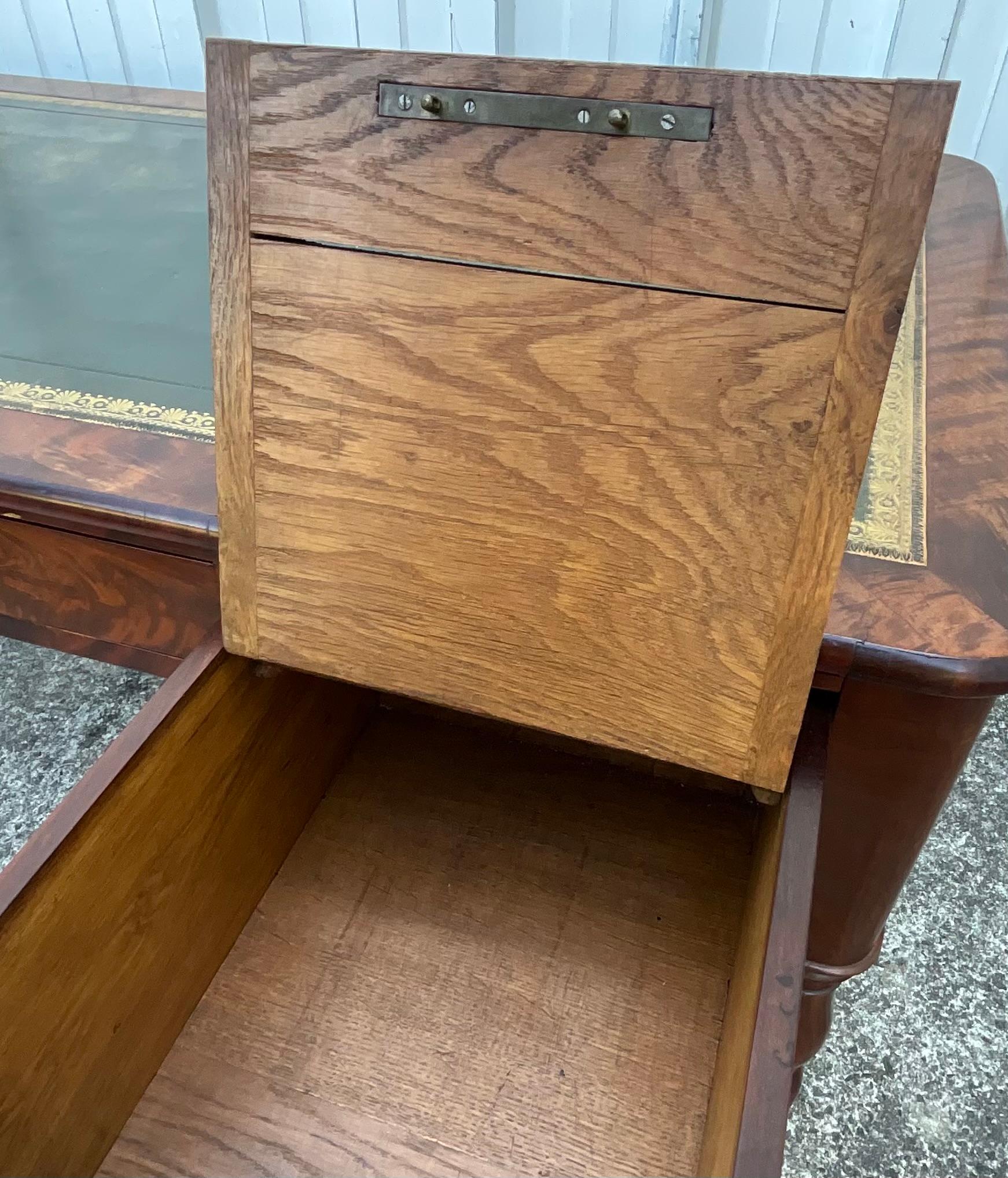 Louis-philippe Flat Desk In Flamed Mahogany, Mid-19th Century For Sale 9