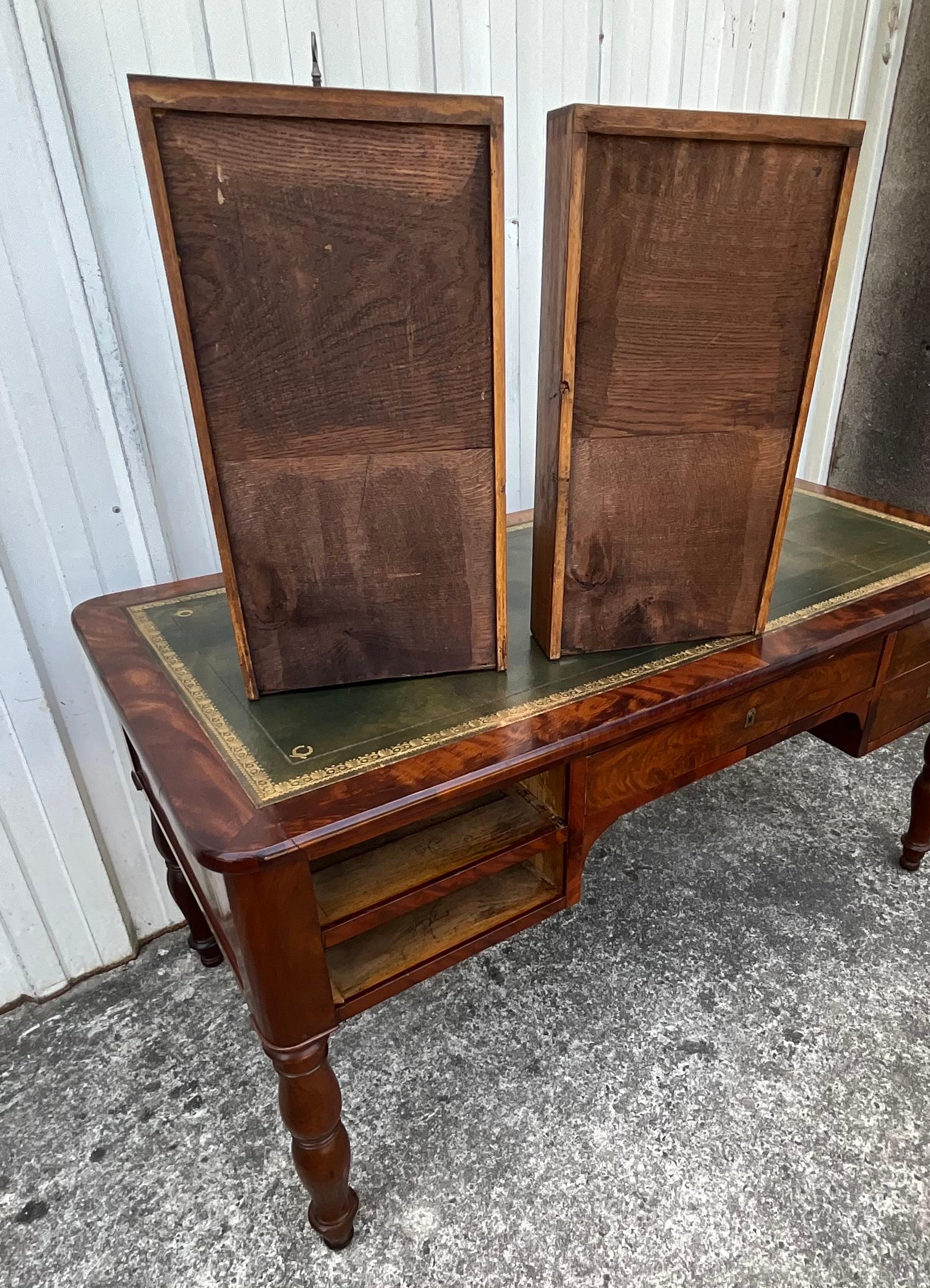 Louis-philippe Flat Desk In Flamed Mahogany, Mid-19th Century For Sale 10