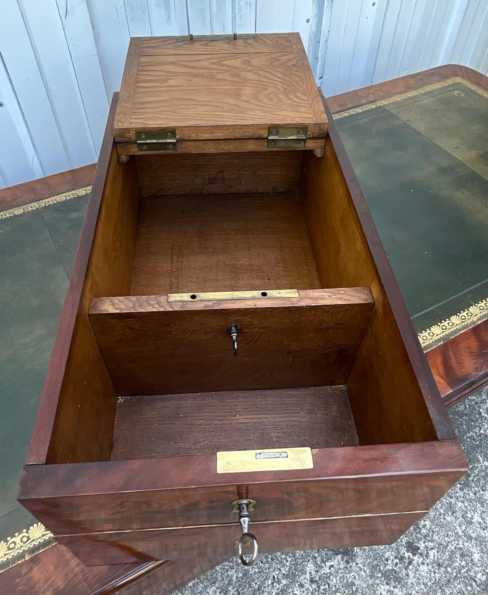 Louis-philippe Flat Desk In Flamed Mahogany, Mid-19th Century For Sale 12