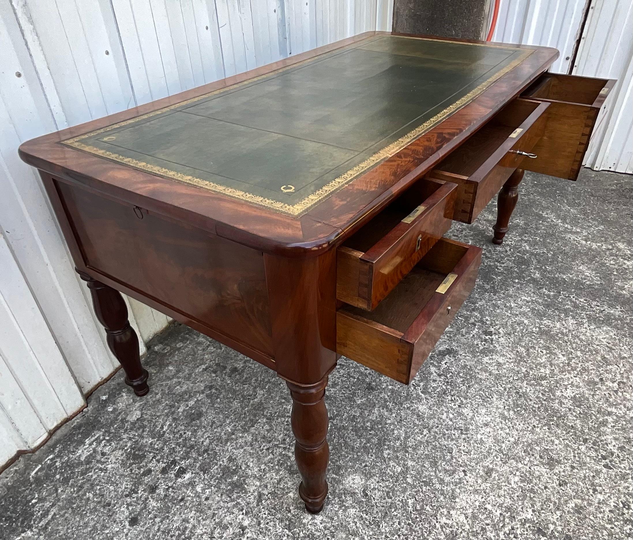 Louis-philippe Flat Desk In Flamed Mahogany, Mid-19th Century For Sale 13