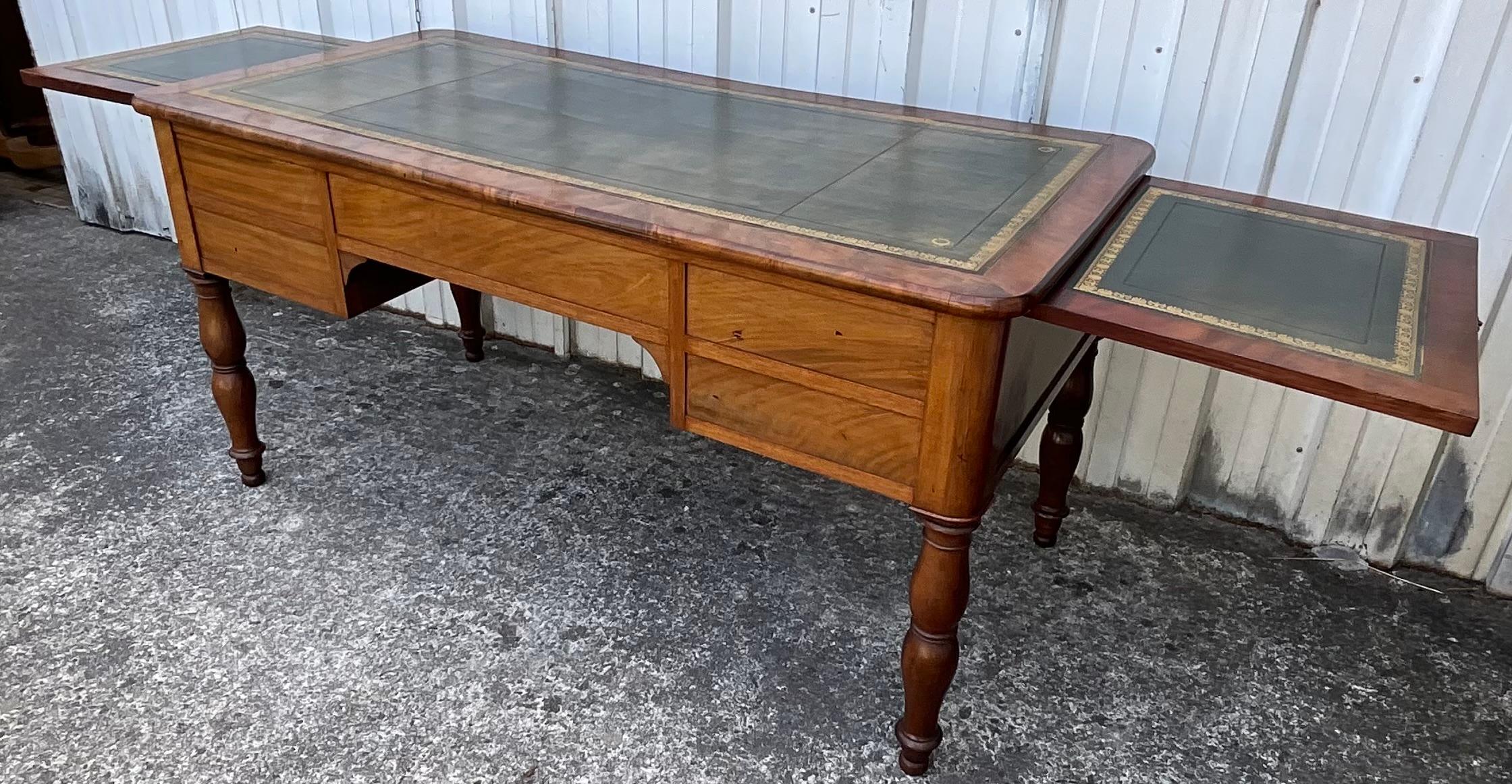 Louis-philippe Flat Desk In Flamed Mahogany, Mid-19th Century For Sale 14