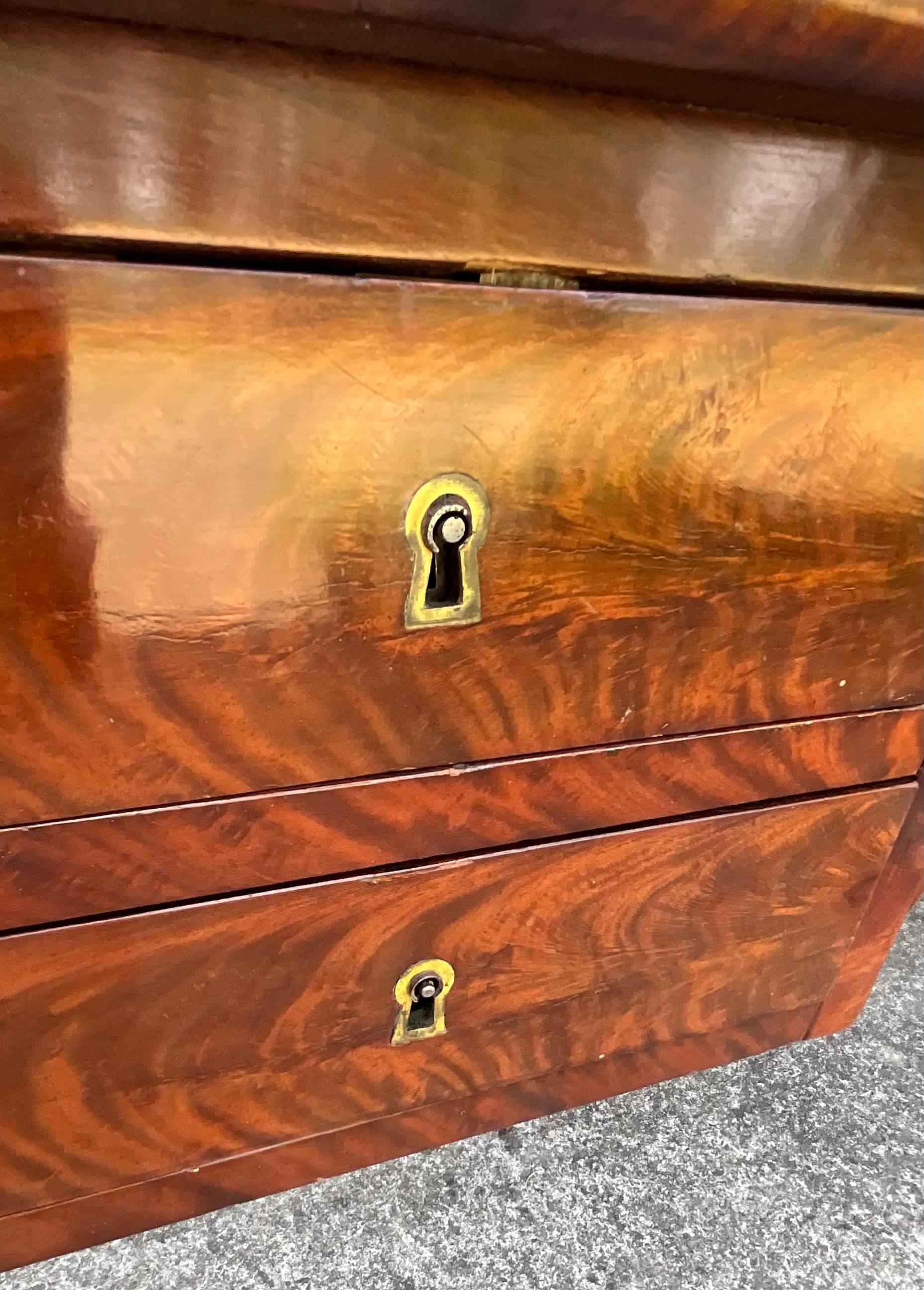 Louis-philippe Flat Desk In Flamed Mahogany, Mid-19th Century For Sale 2