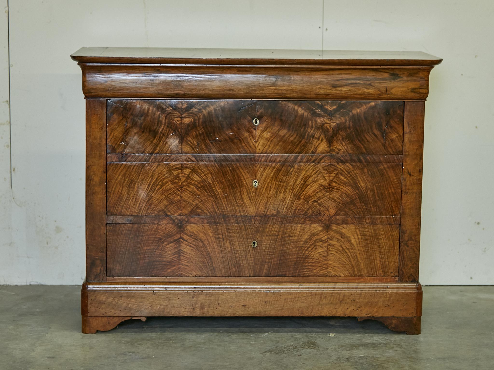 Louis Philippe Louis-Philippe French 19th Century Bookmatched Walnut Chest with Four Drawers For Sale