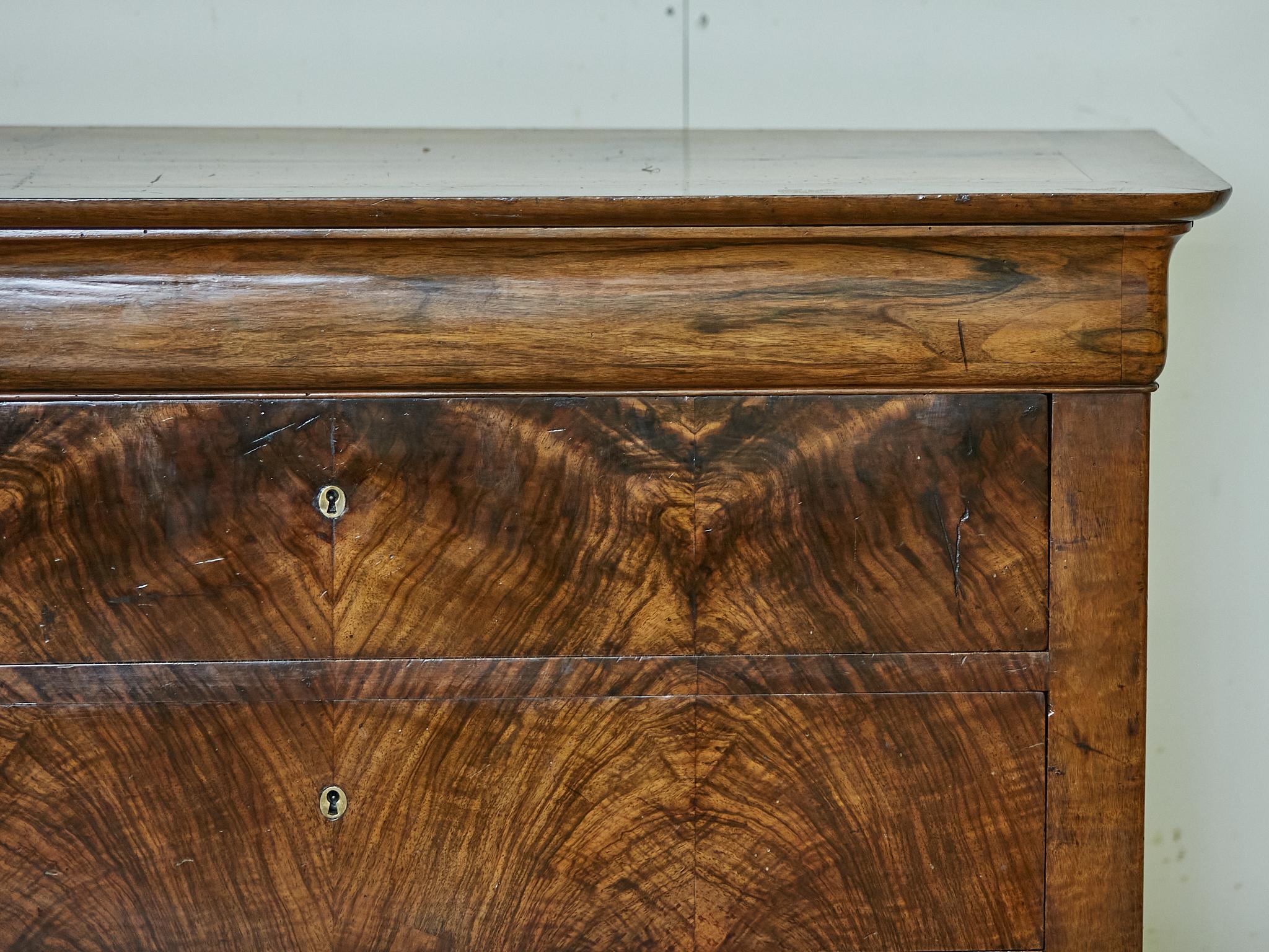 Louis-Philippe French 19th Century Bookmatched Walnut Chest with Four Drawers In Good Condition For Sale In Atlanta, GA