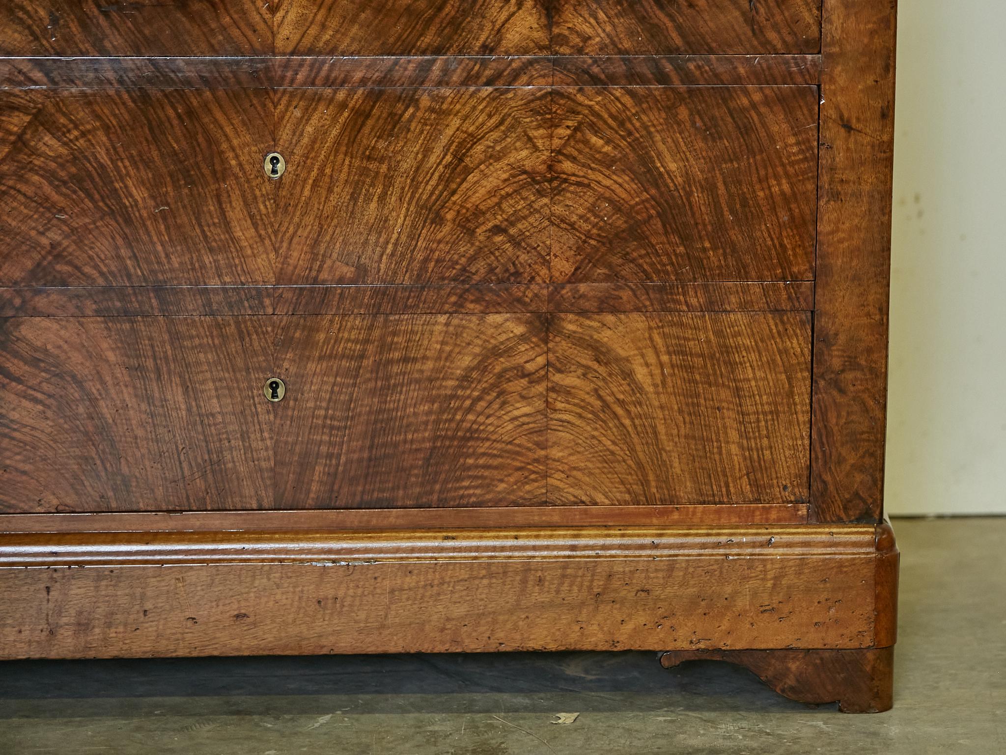 Louis-Philippe French 19th Century Bookmatched Walnut Chest with Four Drawers For Sale 1