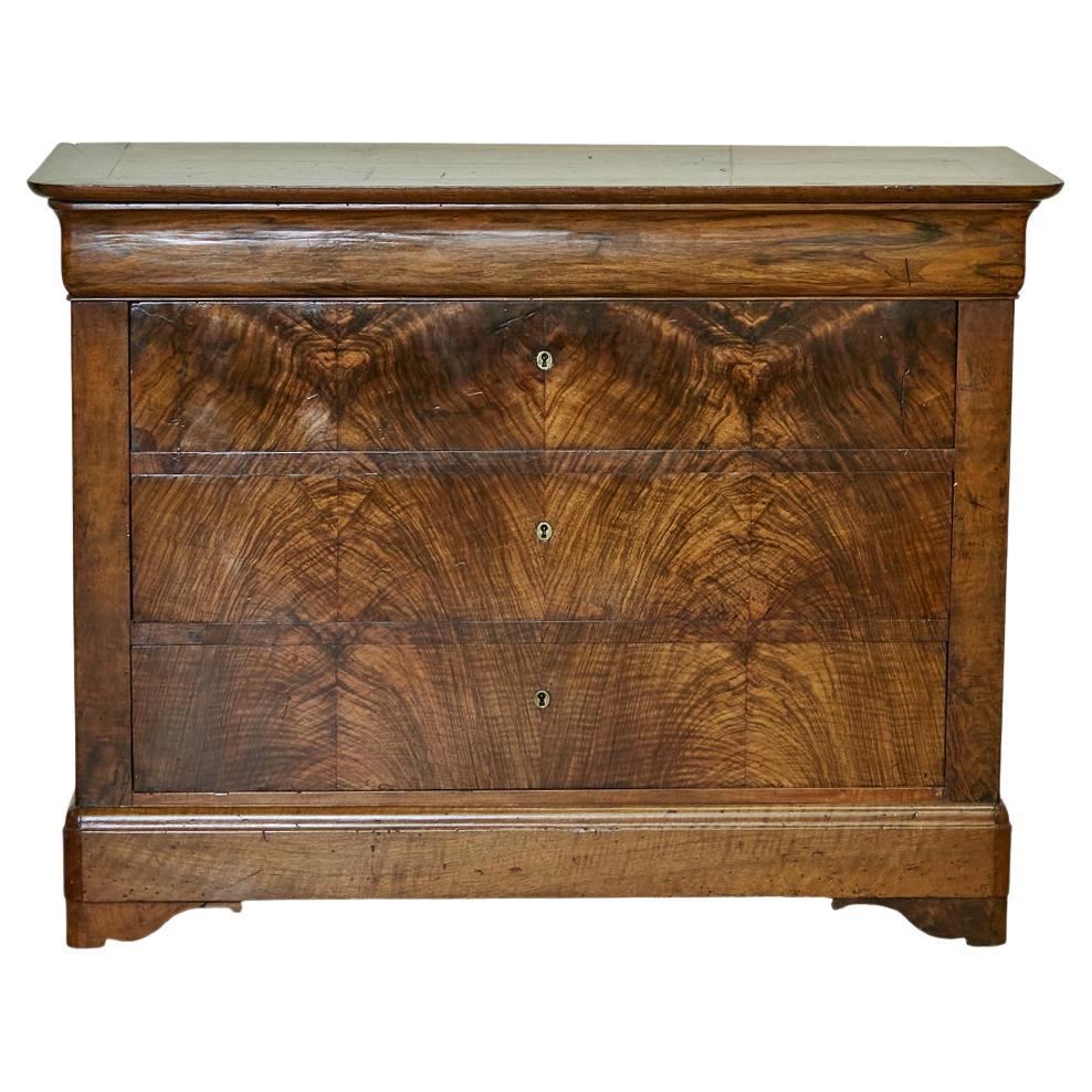 Louis-Philippe French 19th Century Bookmatched Walnut Chest with Four Drawers For Sale
