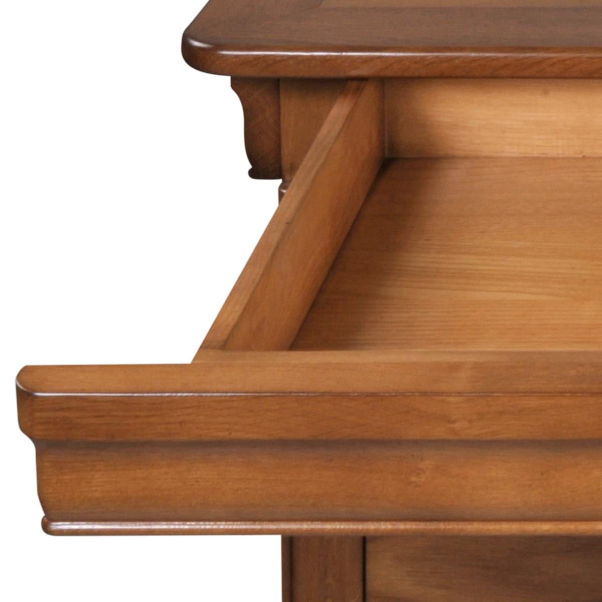 Commode à 4 tiroirs de style Louis Philippe en chêne massif de fabrication artisanale en vente 1