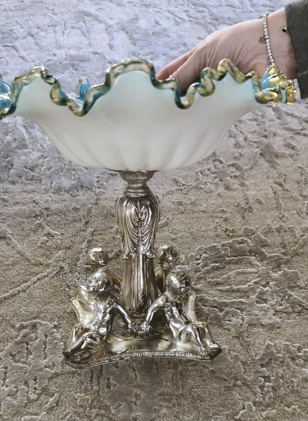 Centre de table français Louis Philippe en verre opalin plaqué argent en vente 7