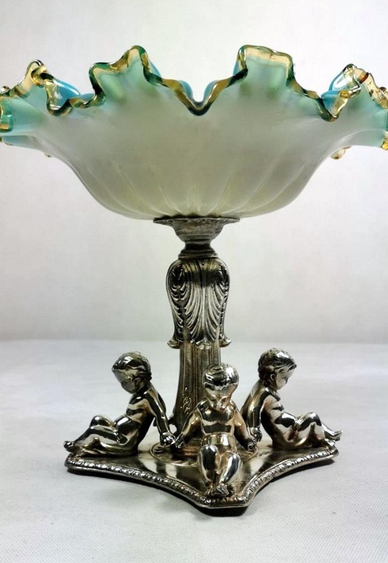 We kindly suggest you read the whole description, because with it we try to give you detailed technical and historical information to guarantee the authenticity of our objects.
Elegant centerpiece (