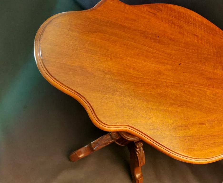 Table à voile en noyer de Louis Philippe en vente 6