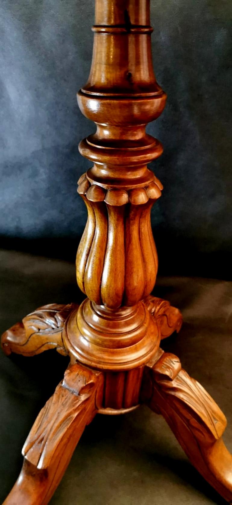Table à voile en noyer de Louis Philippe en vente 8