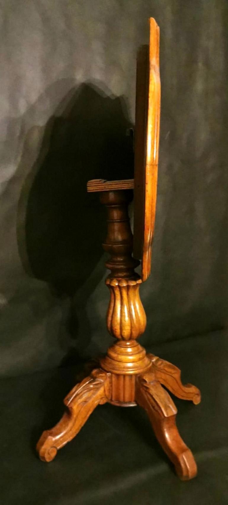 Table à voile en noyer de Louis Philippe en vente 11