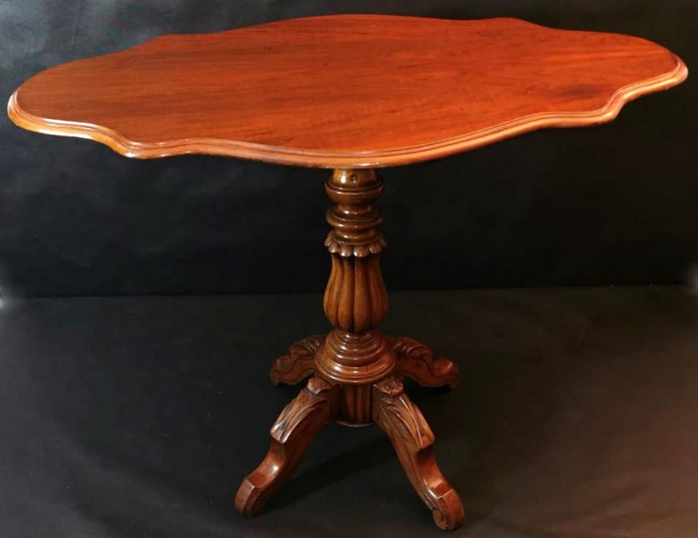 We kindly suggest you read the whole description, because with it we try to give you detailed technical and historical information to guarantee the authenticity of our objects.
Wonderful walnut sail table, the wood is of the best quality and has