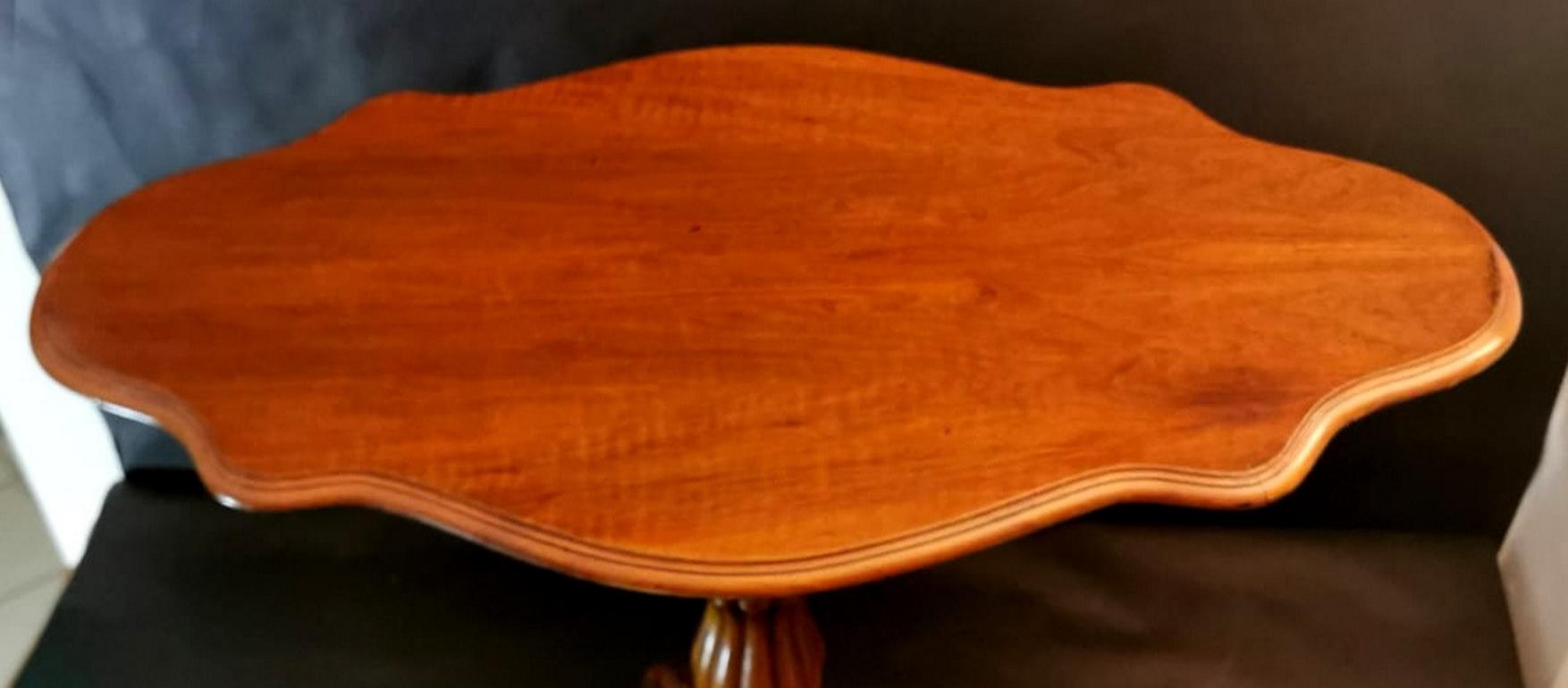 Noyer Table à voile en noyer de Louis Philippe en vente