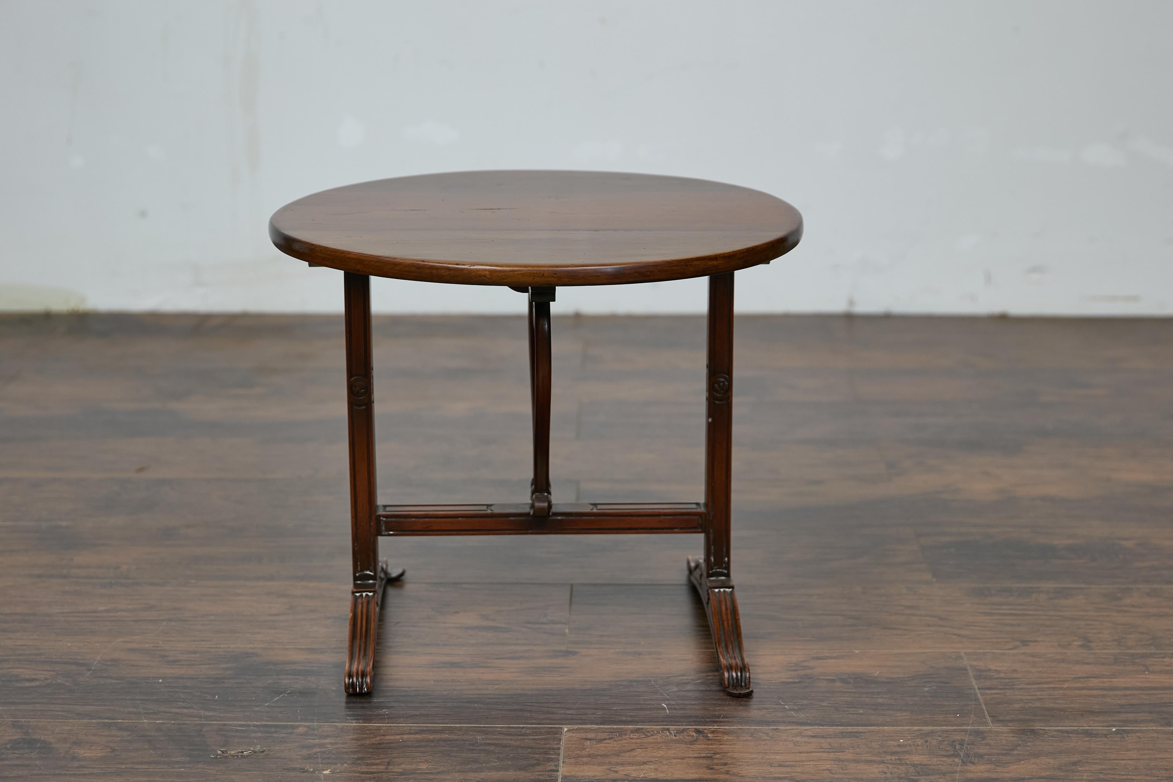 Louis-Philippe French Walnut Tilt-Top Wine Tasting Table with Carved Paw Feet For Sale 13