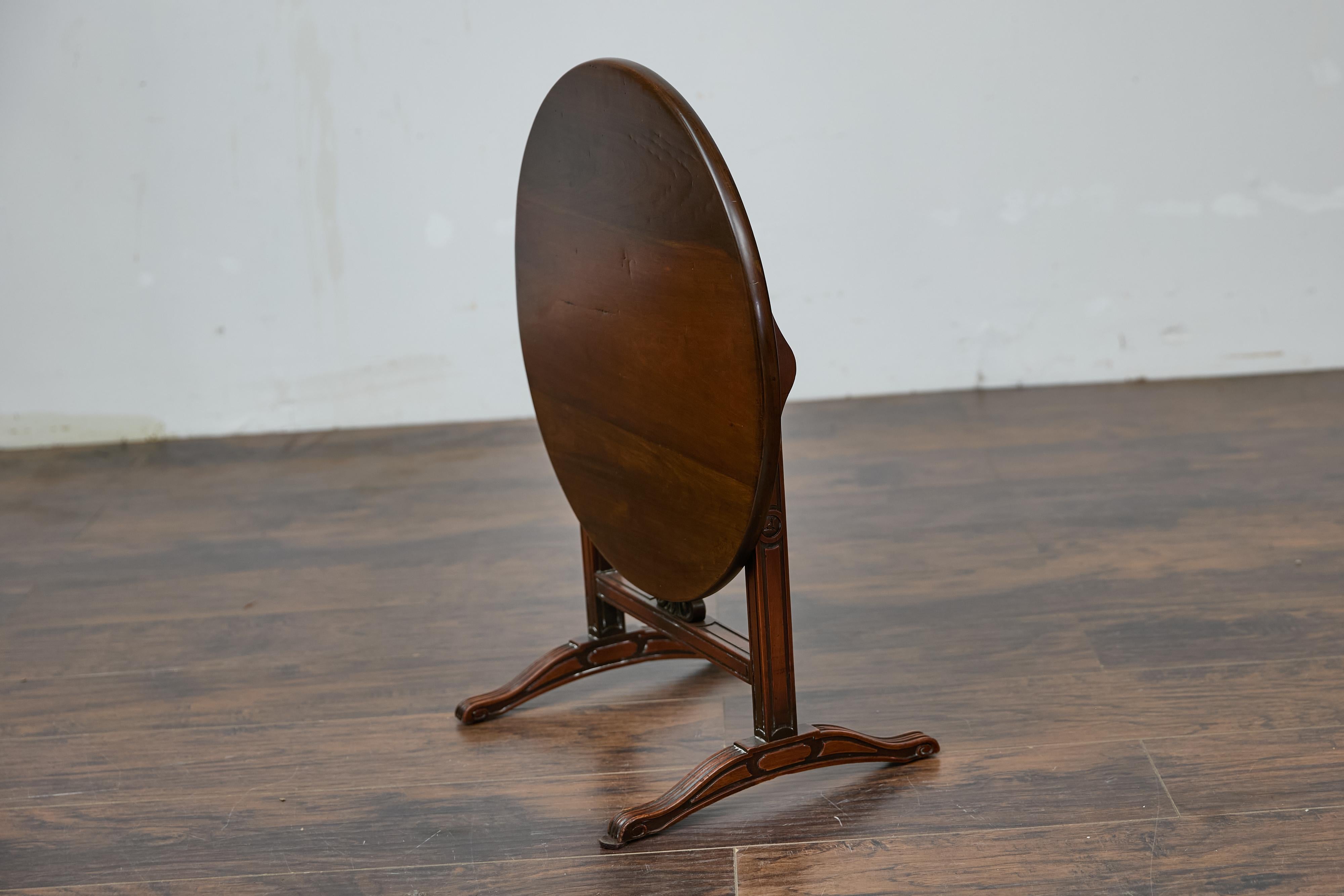Louis-Philippe French Walnut Tilt-Top Wine Tasting Table with Carved Paw Feet For Sale 3