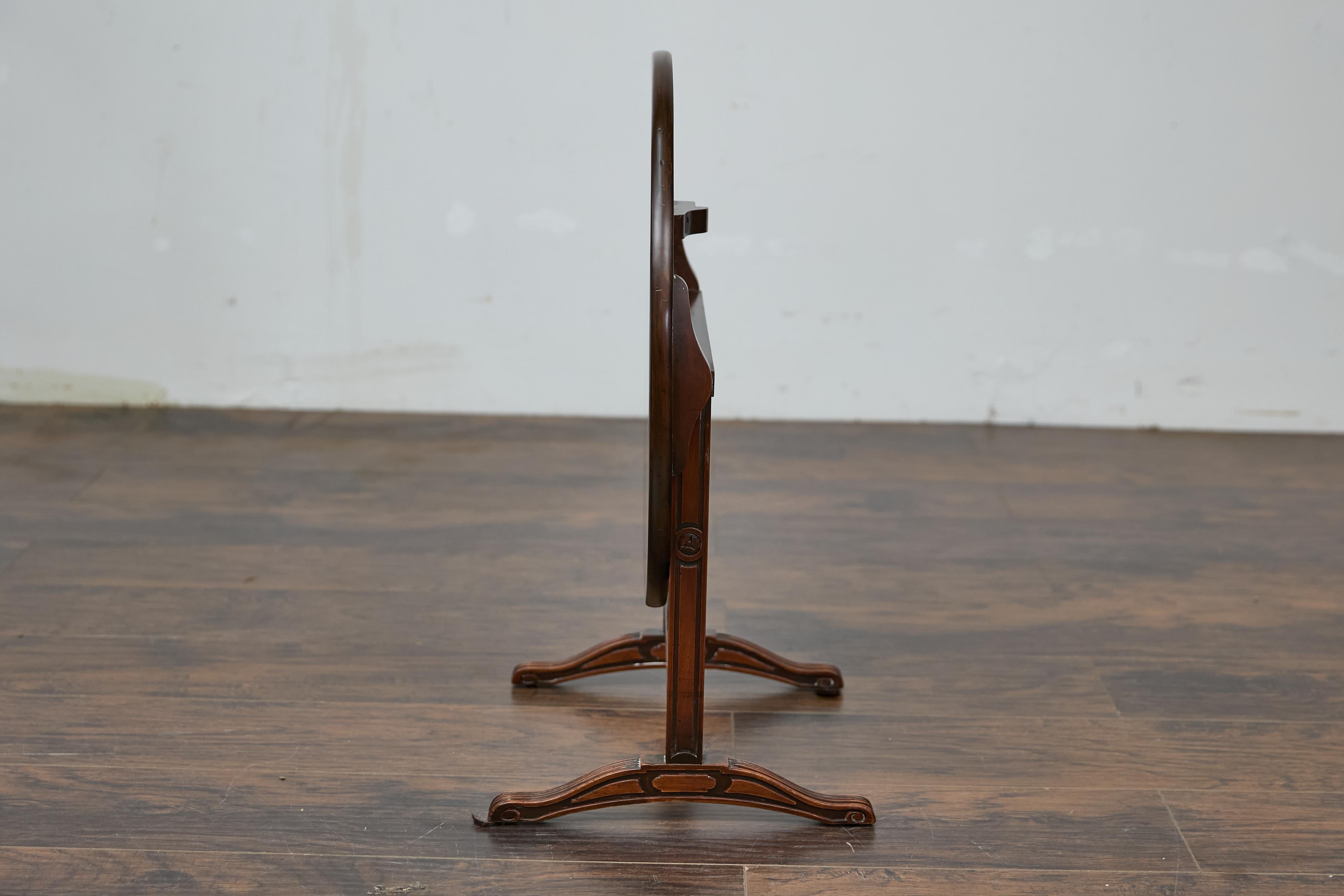Louis-Philippe French Walnut Tilt-Top Wine Tasting Table with Carved Paw Feet For Sale 4