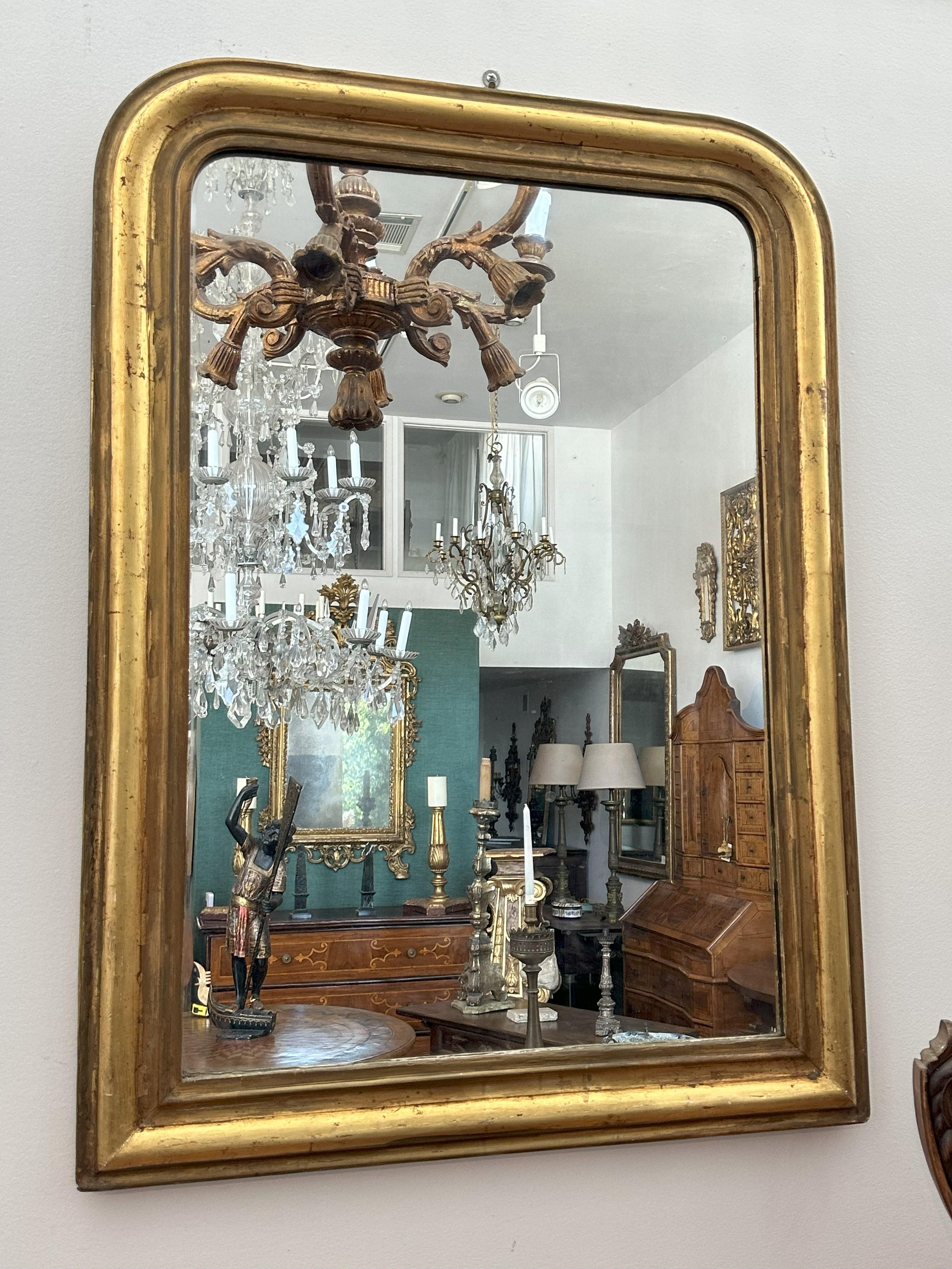 Sculpté Miroir en bois doré Louis Philippe - Circa 1850 en vente