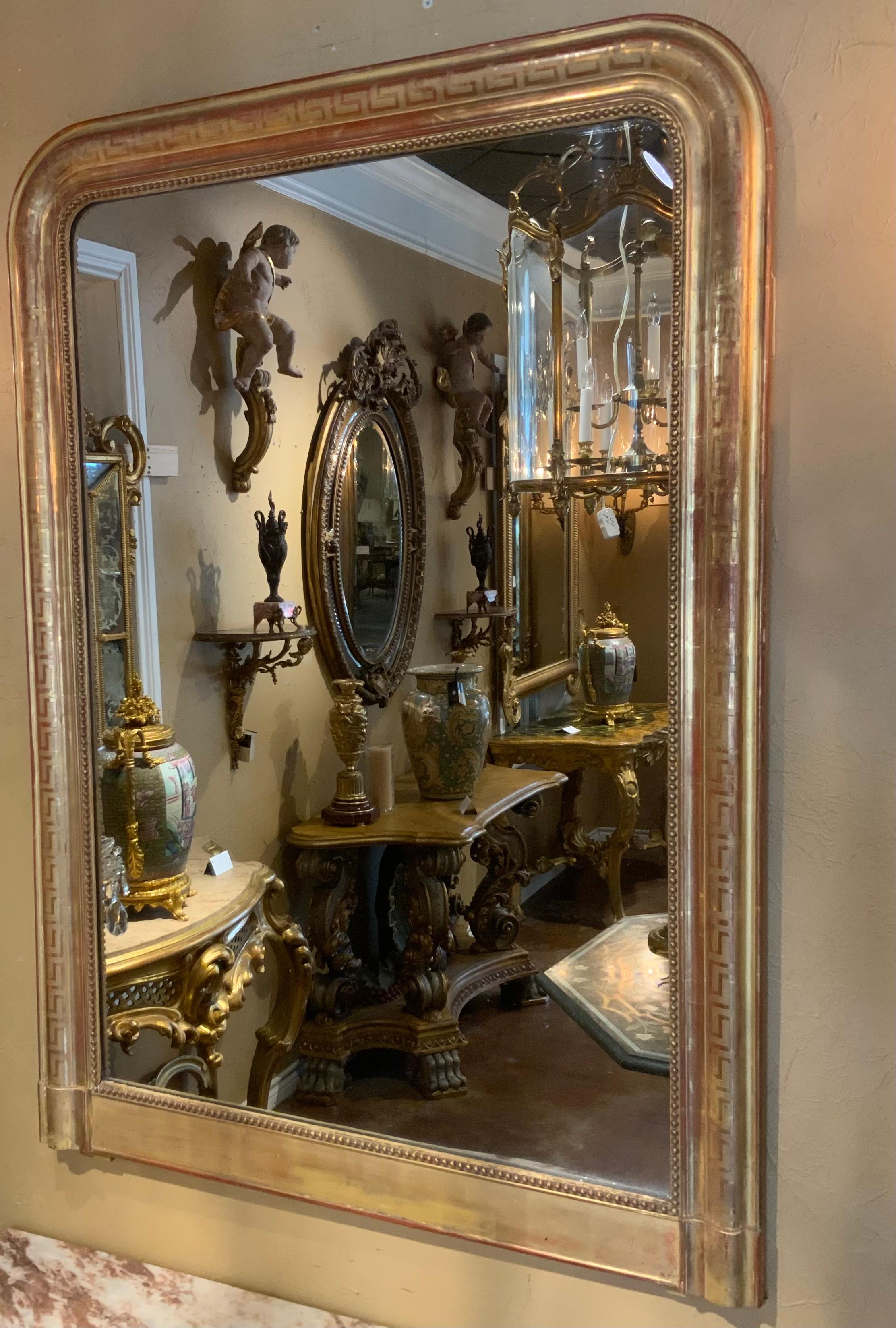 Espejo Louis Philippe de madera dorada con diseño de llave griega Dorado en venta