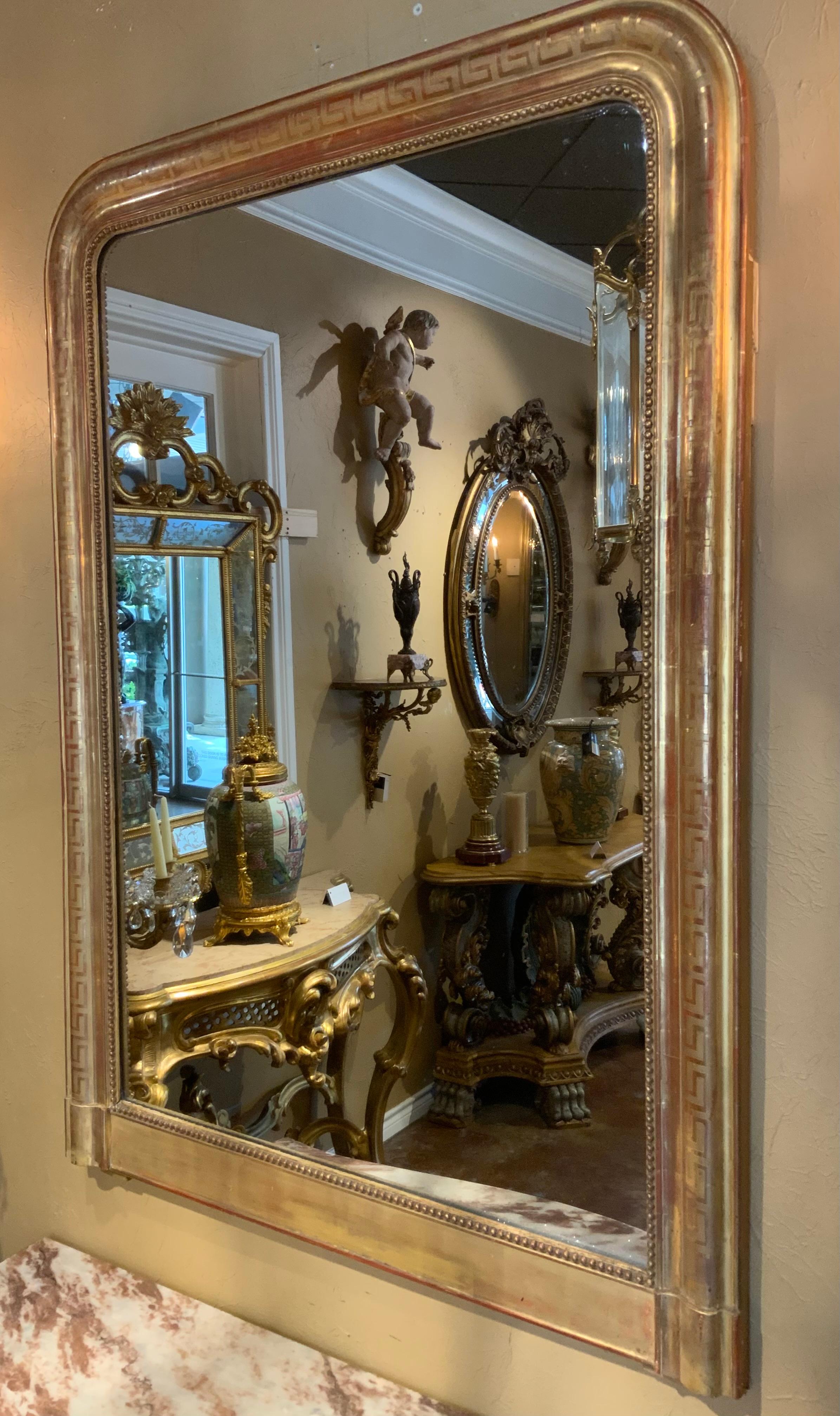 Espejo Louis Philippe de madera dorada con diseño de llave griega en Bueno estado para la venta en Houston, TX