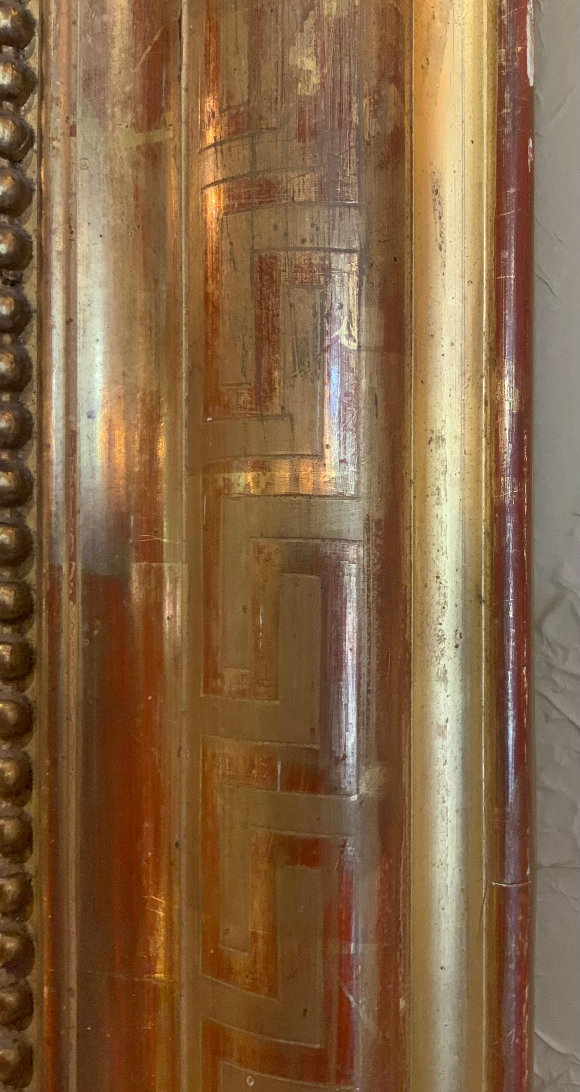 Espejo Louis Philippe de madera dorada con diseño de llave griega siglo XIX en venta