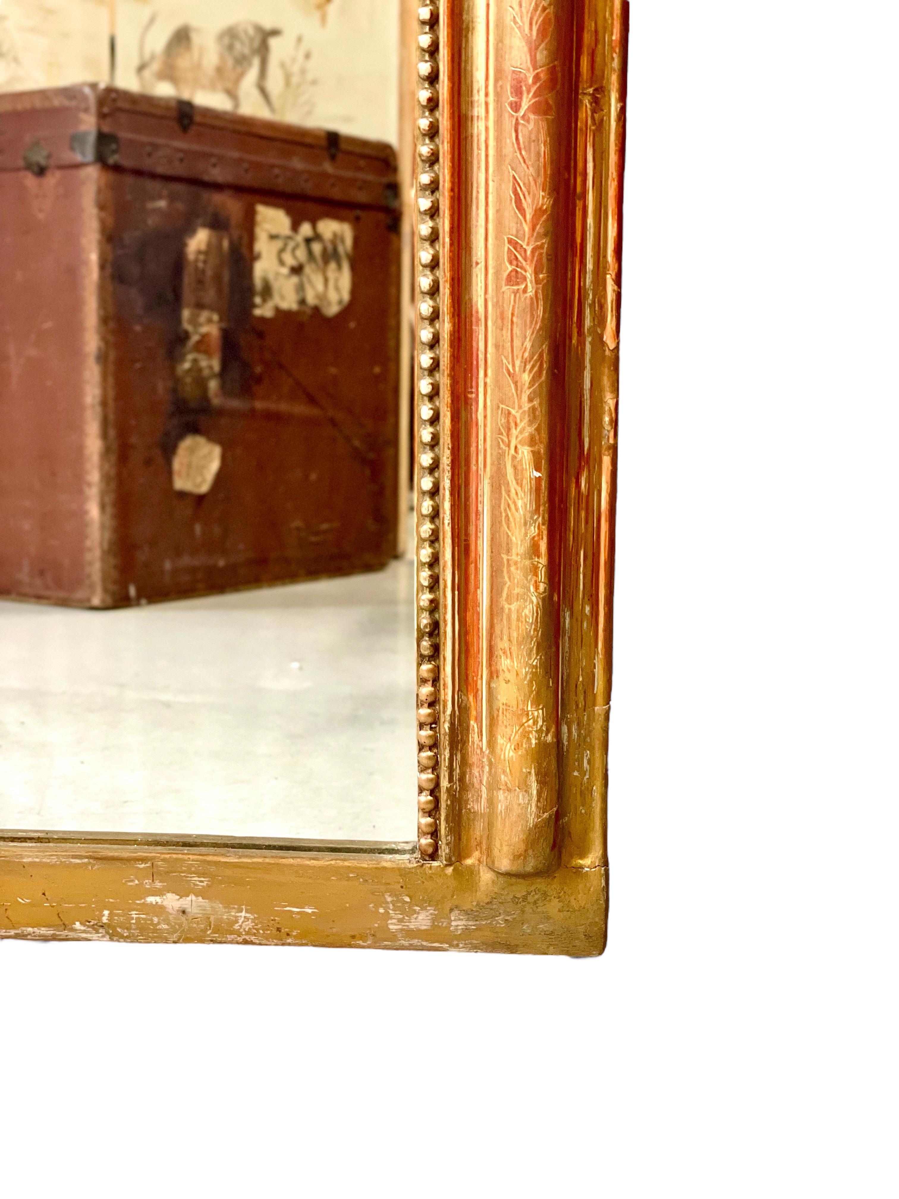 Espejo francés de madera dorada Louis Philippe del siglo XIX Francés en venta