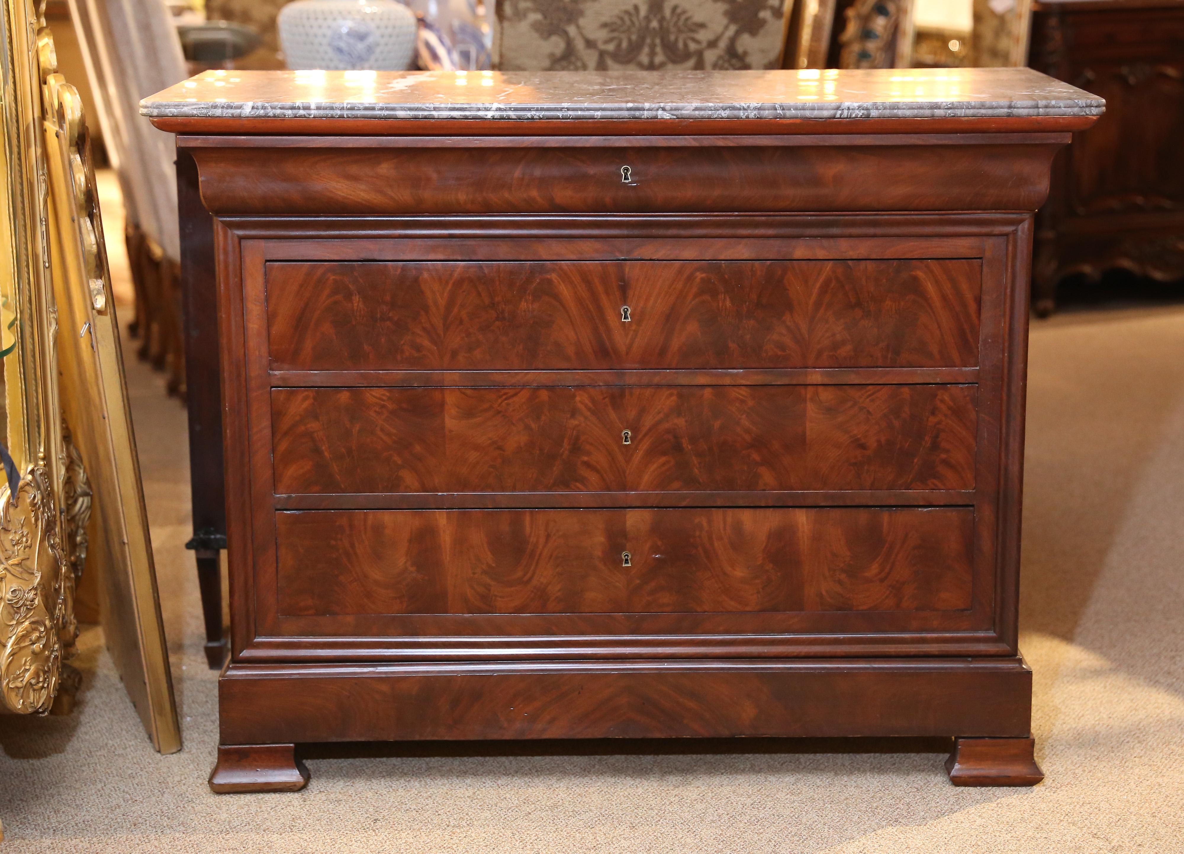 Handsome chest of drawers with four drawers, and gray marble top.
Drawers slide easily and the wood is in lovely condition 
It has a key.