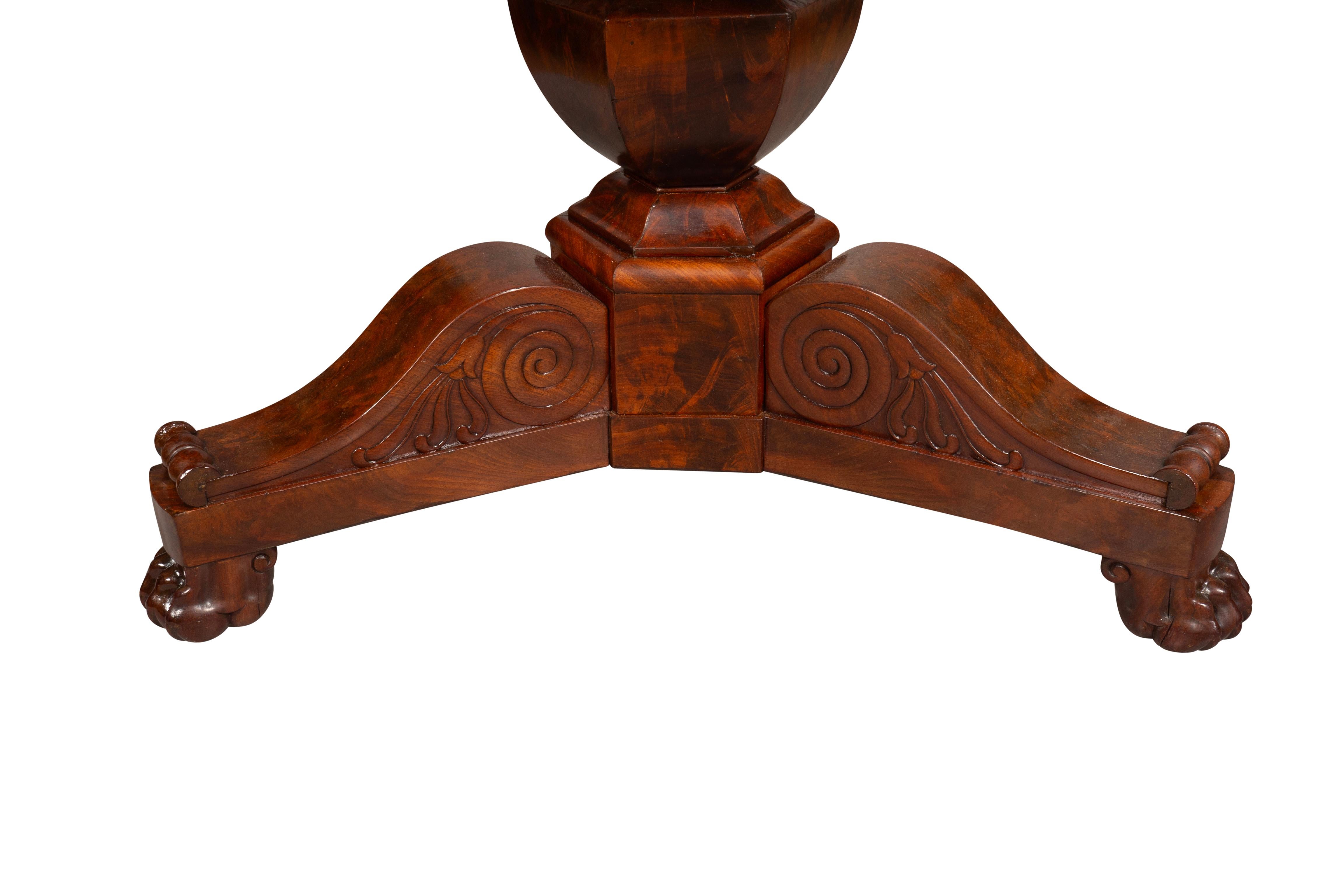 Louis Philippe Mahogany Center table In Good Condition For Sale In Essex, MA