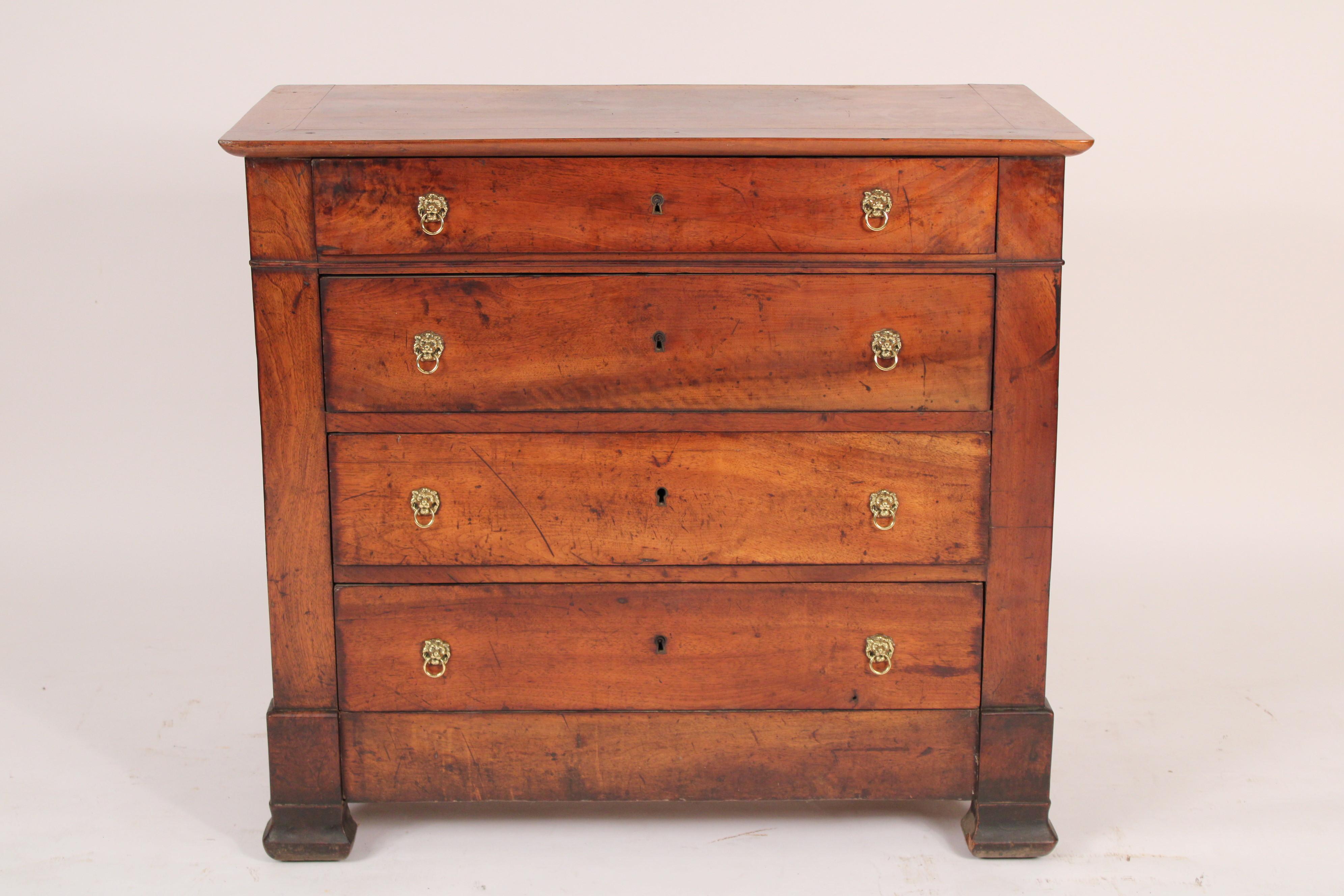 Louis Philippe mahogany chest of drawers, circa 1845. With a rectangular overhanging top and 4 drawers. Excellent original old patina. Hand dovetailed drawer construction.