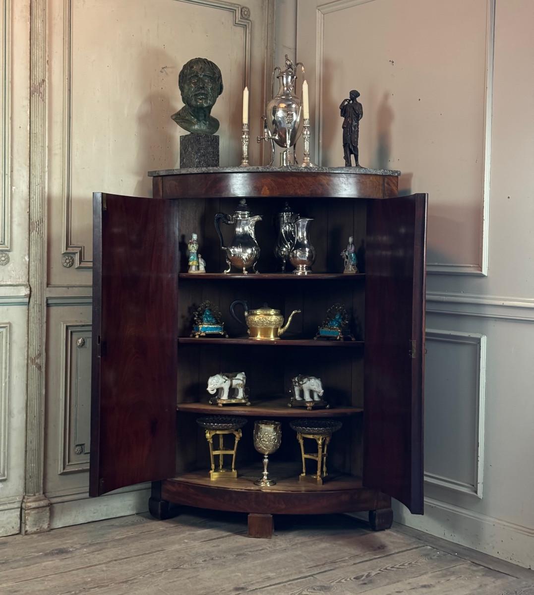 Fino al XVIII secolo Louis-Philippe Mahogany Corner Cabinet, 19th Century in vendita