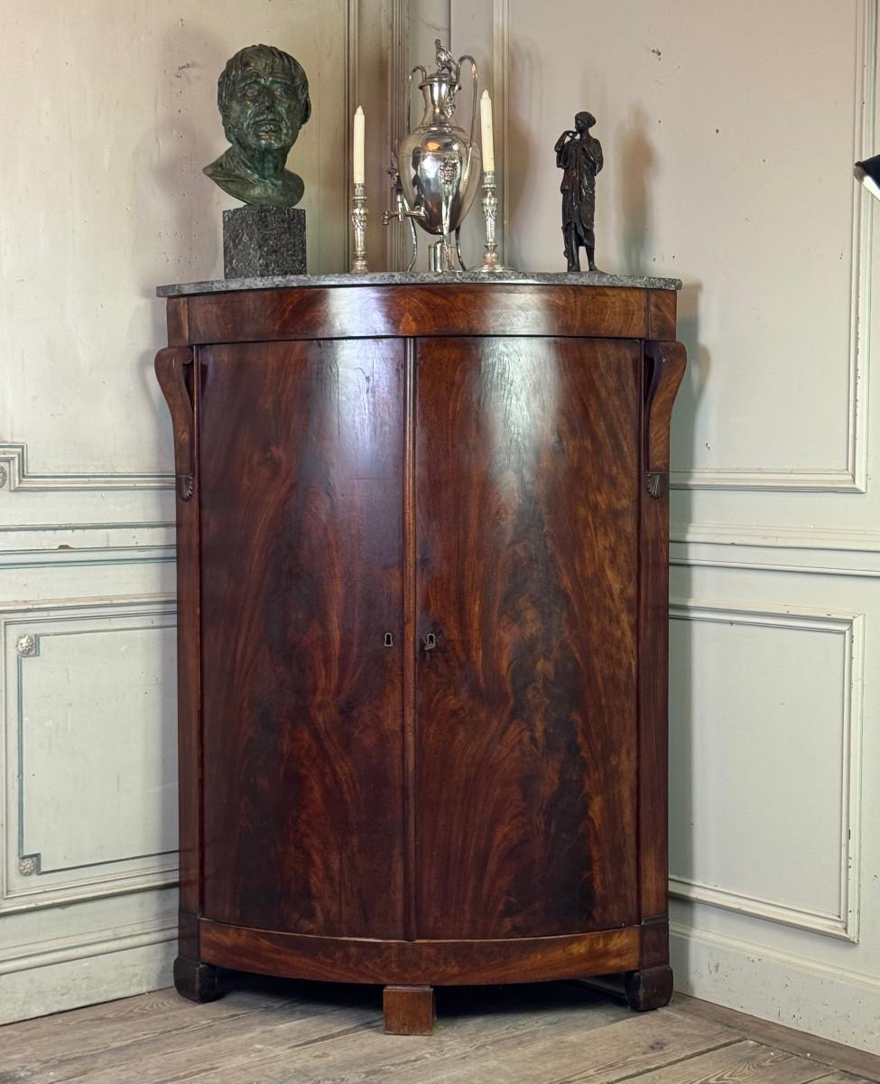 Louis-Philippe Mahogany Corner Cabinet, 19th Century in vendita 1