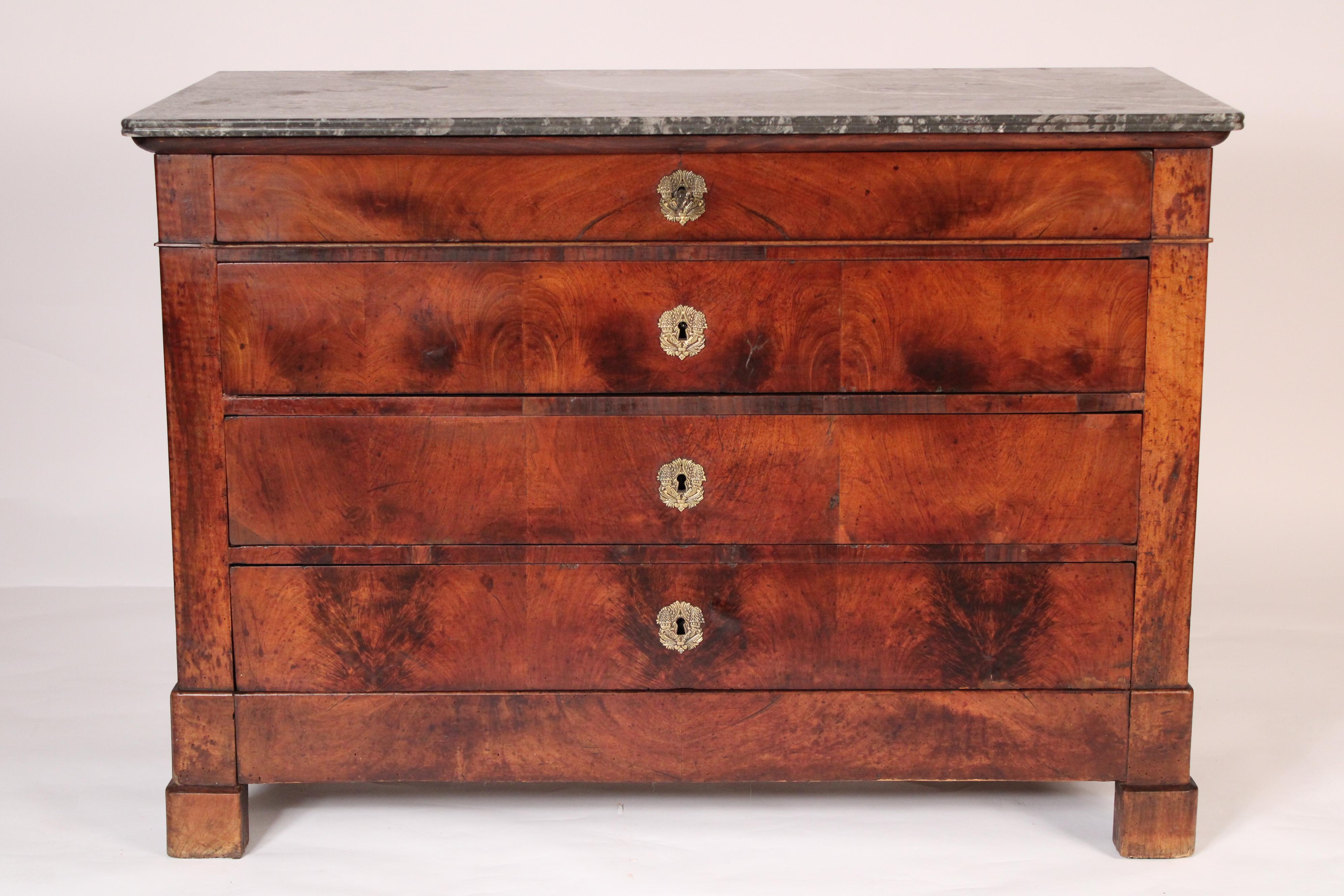Louis Philippe mahogany and walnut chest of drawers with marble top, 19th century. With a grey and white rectangular marble top with rounded front corners,  below are 4 flame mahogany drawers with gilt bronze escutcheons,  sides are walnut, resting