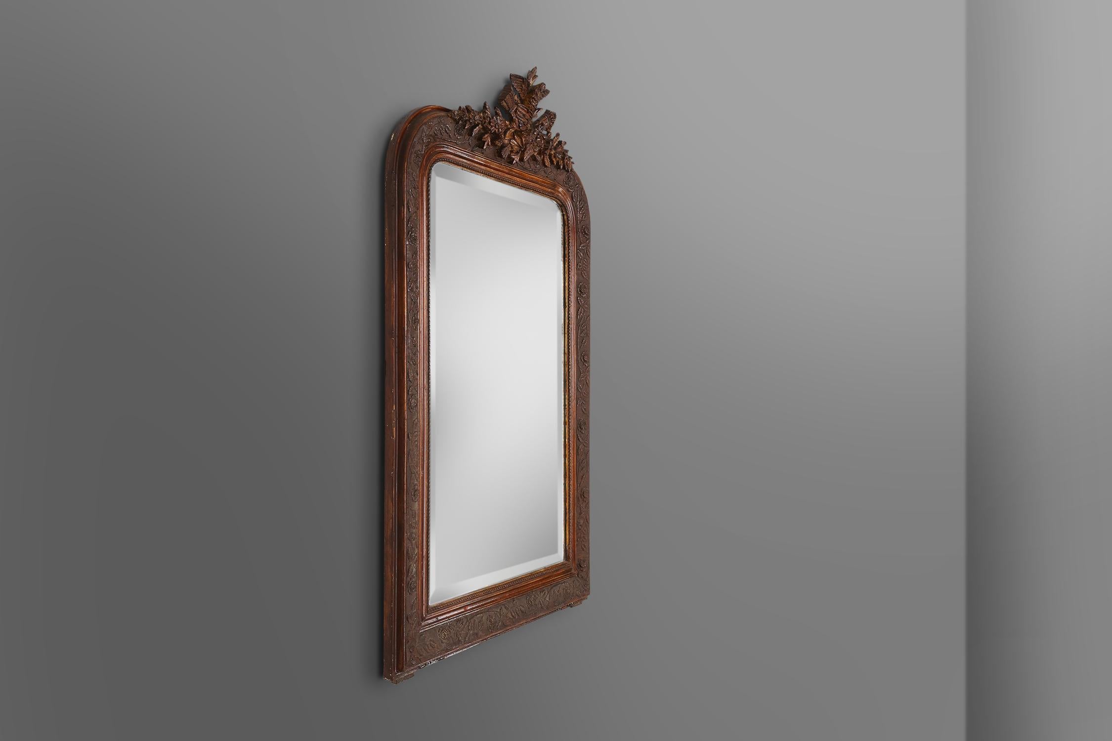 France / 1900 / mirror / wood and plaster / Louis Philippe / antiques

A beautiful French mirror in Louis Philippe style, made in France ca. 1900. The mirror made of plaster and wood has a very detailed frame with hand crafted roses. The spectacular