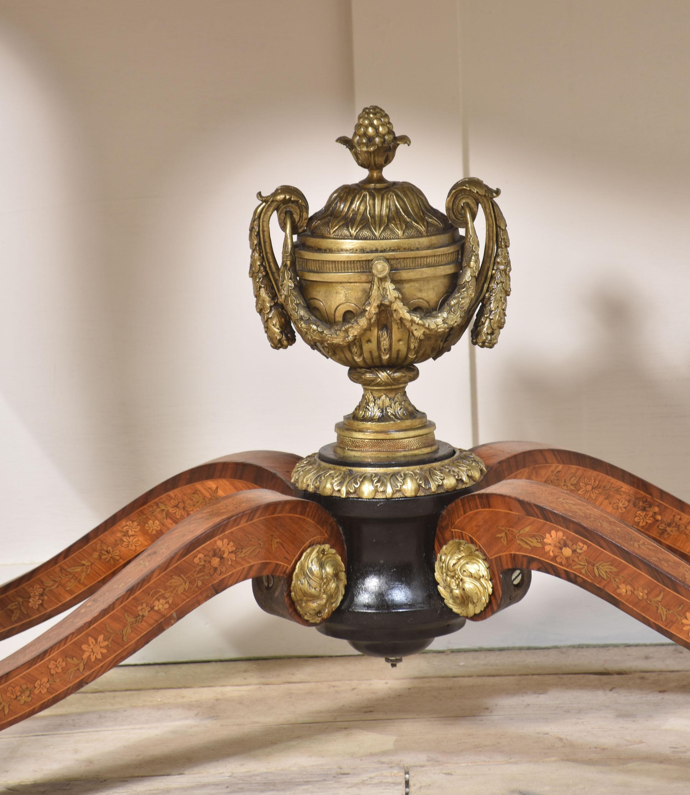 Louis Philippe ormolu-mounted inlaid dresing table by Maison Pretot Paris For Sale 2