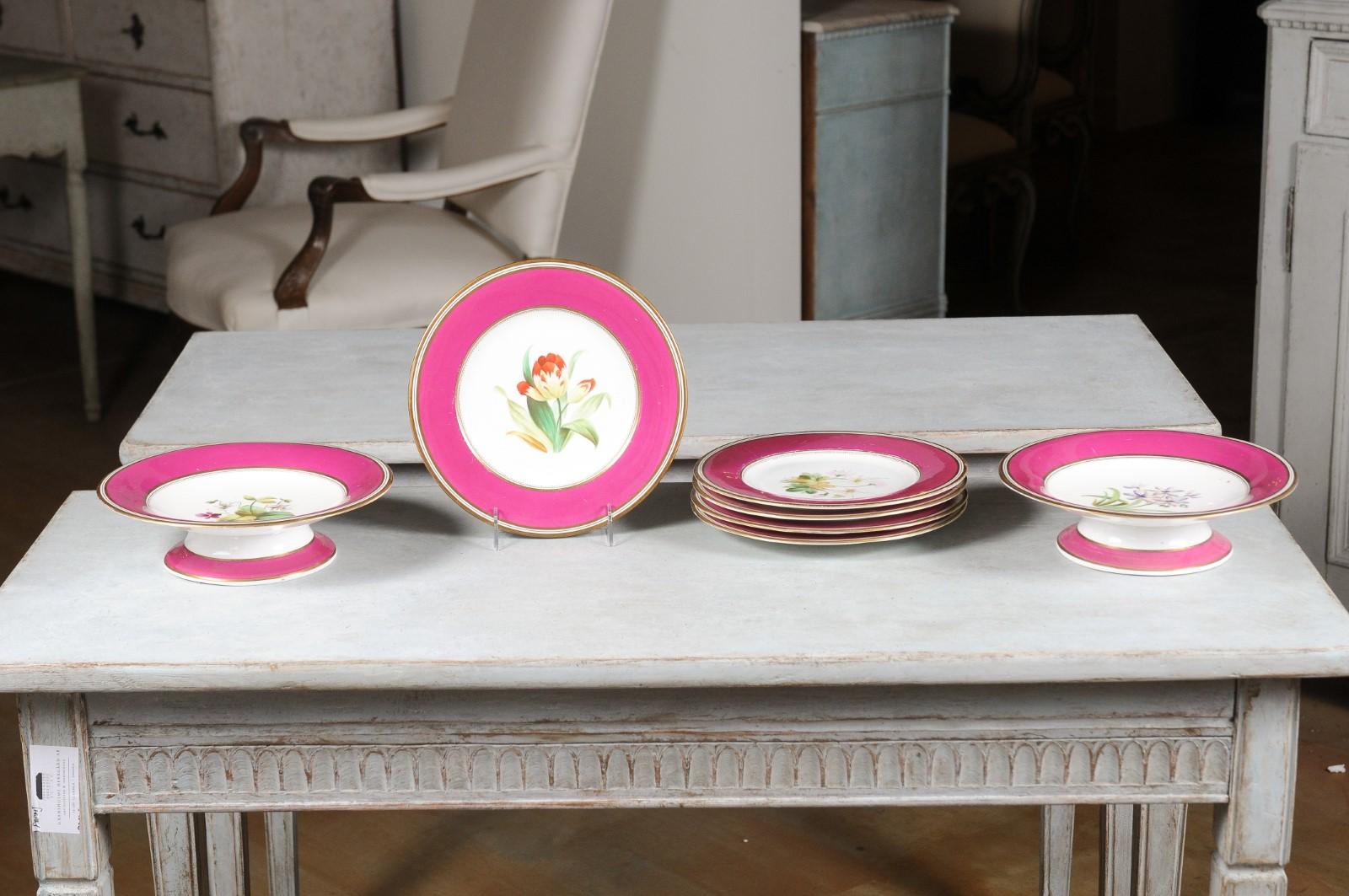 Louis-Philippe period Paris porcelain service plates from the mid-19th century, with fuschia border and floral décor, priced and sold individually. Created in France during the reign of king Louis-Philippe, each plate features a lovely fuschia