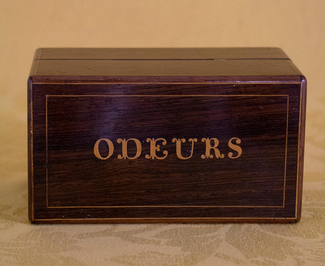 Louis Philippe Louis-Philippe period ointment box in native wood and marquetry, 19th century For Sale