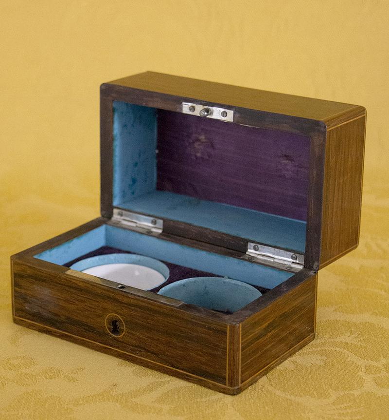 French Louis-Philippe period ointment box in native wood and marquetry, 19th century For Sale