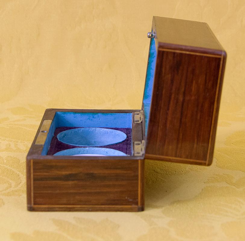 Porcelain Louis-Philippe period ointment box in native wood and marquetry, 19th century For Sale