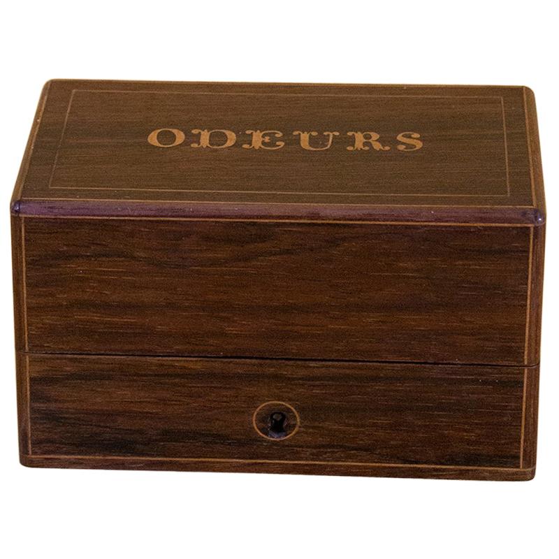 Louis-Philippe period ointment box in native wood and marquetry, 19th century For Sale